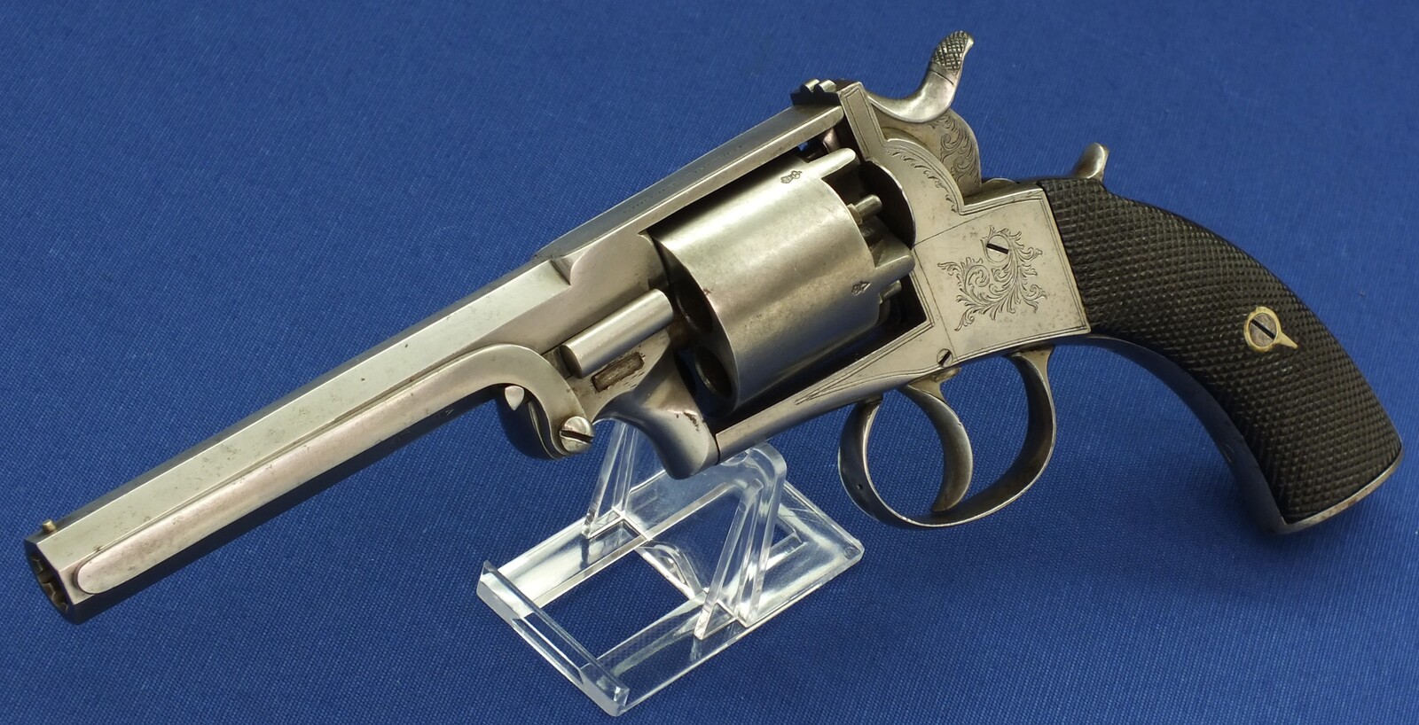 An antique English Webley-Bentley Type 2 piece closed frame 5 shot single and double action 60 bore(10,8mm) Percussion Revolver retailed by Gurney London circa 1855. Length 29,5cm. In very good condition. Price 1.350 euro 