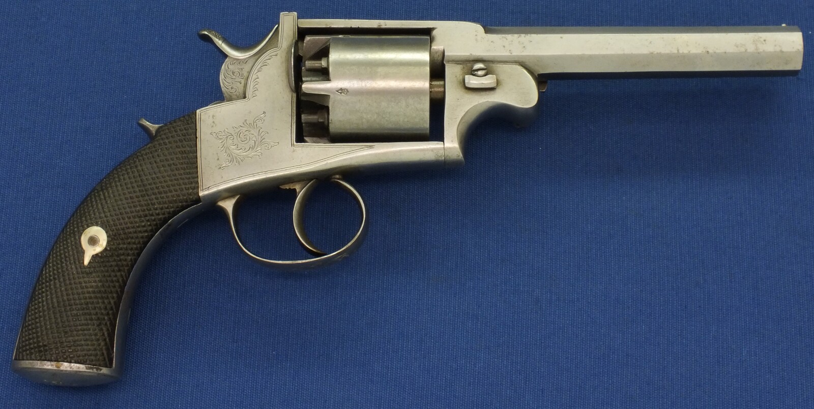 An antique English Webley-Bentley Type 2 piece closed frame 5 shot single and double action 60 bore(10,8mm) Percussion Revolver retailed by Gurney London circa 1855. Length 29,5cm. In very good condition. Price 1.350 euro 