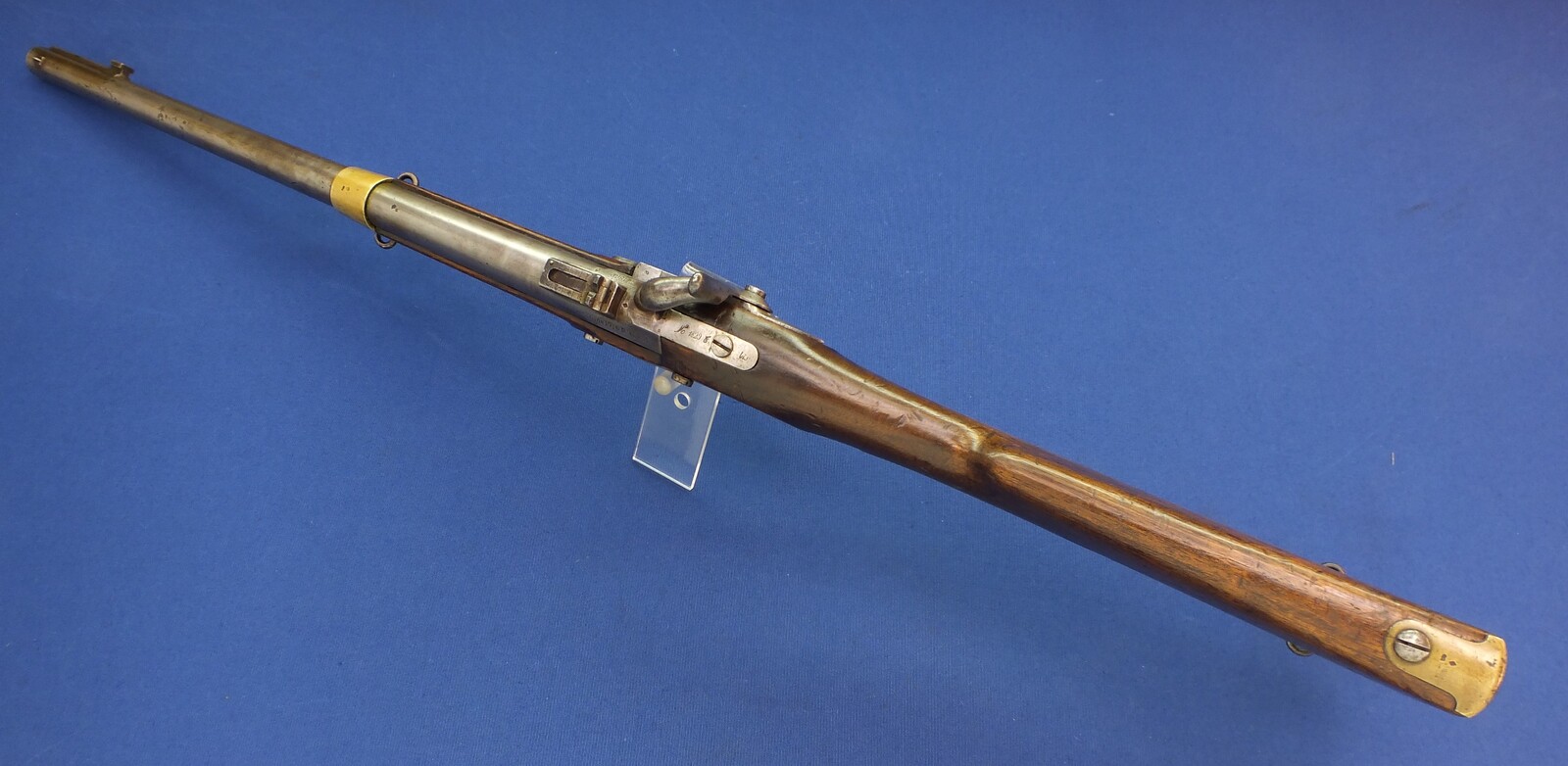 An antique French Artillery Percussion Carbine M 1829 T bis, signed Mfr Rle de Tulle,  caliber 17,6 mm, length 98 cm, complete with Bayonet signed Mfr Imp Chatellerault 1854, in very good condition. Price 950 euro