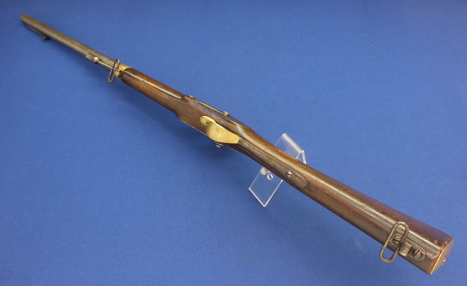 An antique French Artillery Percussion Carbine M 1829 T bis, signed Mfr Rle de Tulle,  caliber 17,6 mm, length 98 cm, complete with Bayonet signed Mfr Imp Chatellerault 1854, in very good condition. Price 950 euro