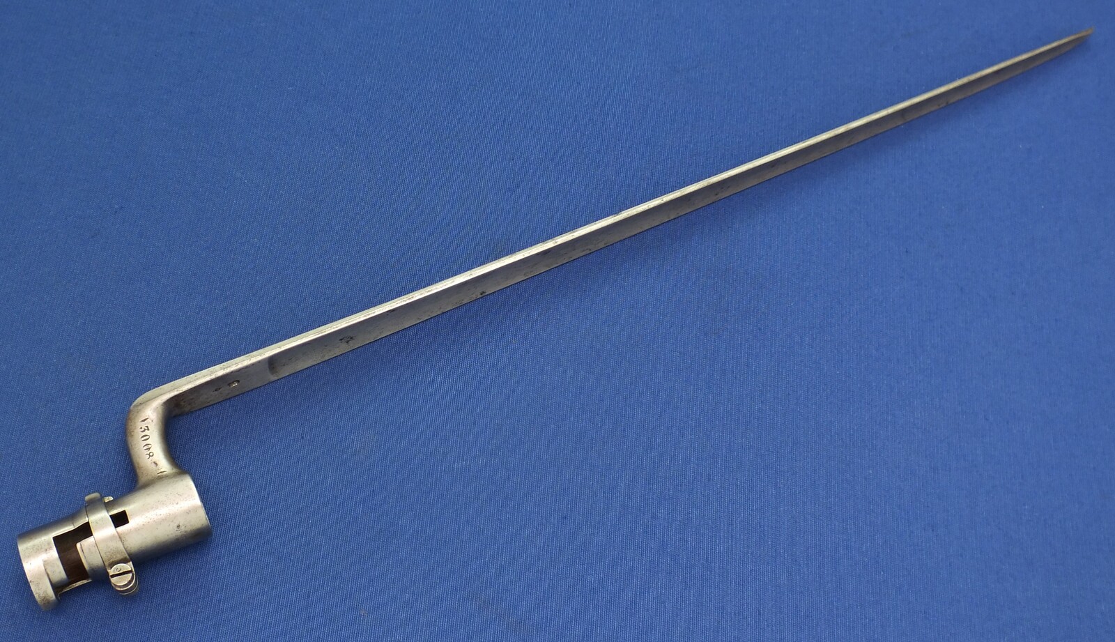 An antique French socket bayonet Model 1847 for 1842-53-54-57 Musket. Length 53cm. In very good condition. Price 175 euro.