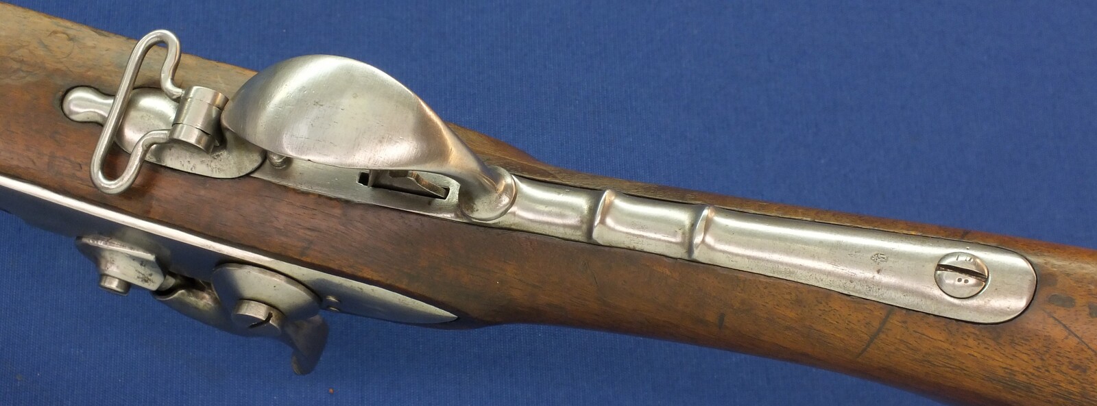 An antique German Baden St. Blasien Model 1813/40 Infantery Percussion Musket with Bayonet. Caliber 17,5mm. Barrel 108,5cm, Length 147,5cm. In very good condition. Price 1.250 euro.