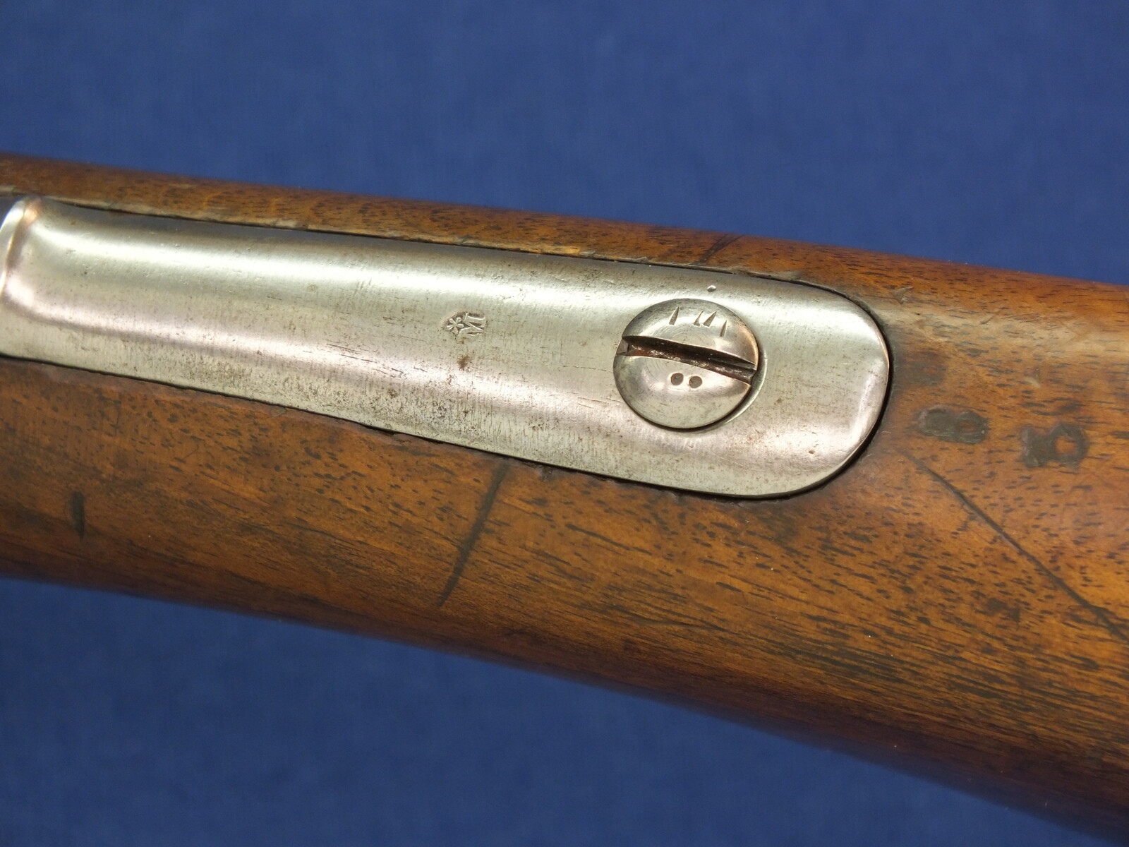 An antique German Baden St. Blasien Model 1813/40 Infantery Percussion Musket with Bayonet. Caliber 17,5mm. Barrel 108,5cm, Length 147,5cm. In very good condition. Price 1.250 euro.