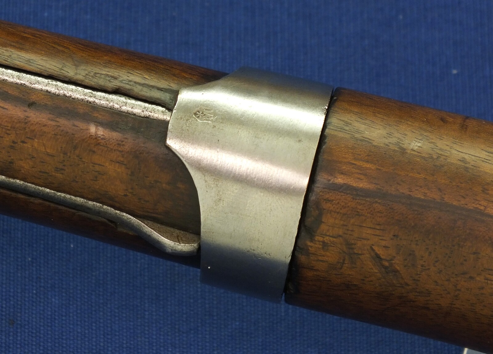 An antique German Baden St. Blasien Model 1813/40 Infantery Percussion Musket with Bayonet. Caliber 17,5mm. Barrel 108,5cm, Length 147,5cm. In very good condition. Price 1.250 euro.