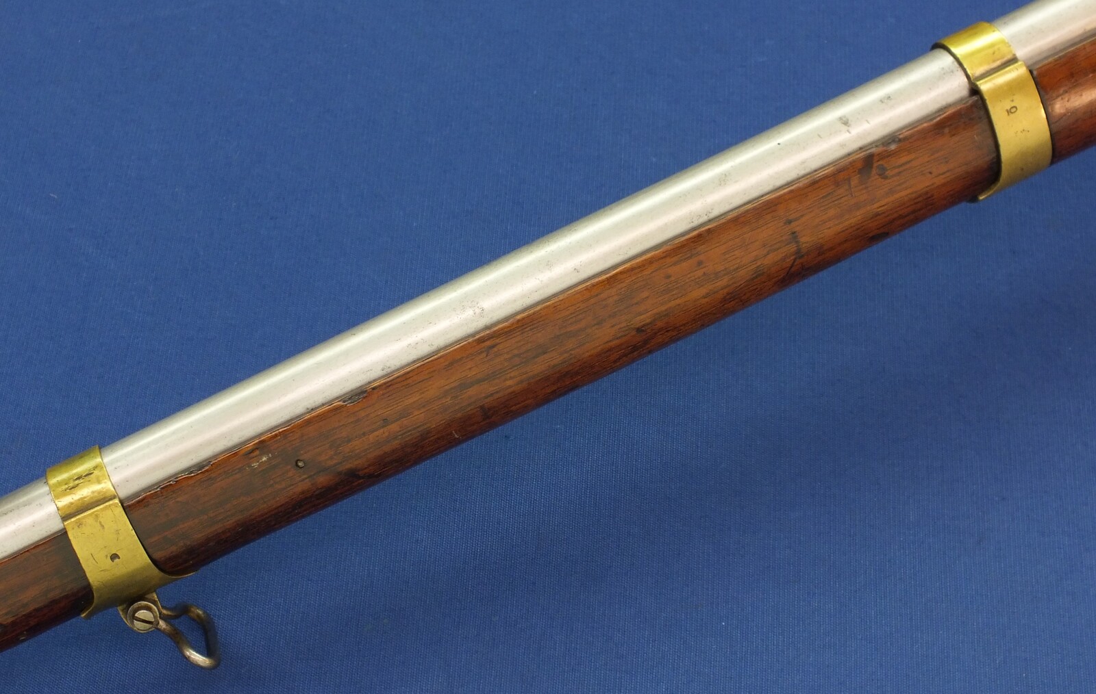 An antique German Prussian Model 1839 percussion Infantry Musket. Lock signed F.W. Saarn. Caliber 18,5mm. Length 143cm. In very good condition. Price 1.350 euro