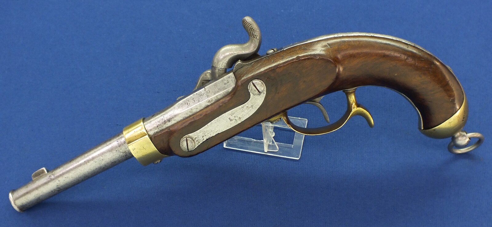 An antique German Prussian Model 1850 Cavalry percussion Pistol, lock marked SUHL V.C.S. Caliber 15mm, length 39cm. In good/very good condition. Price 1.450 euro.