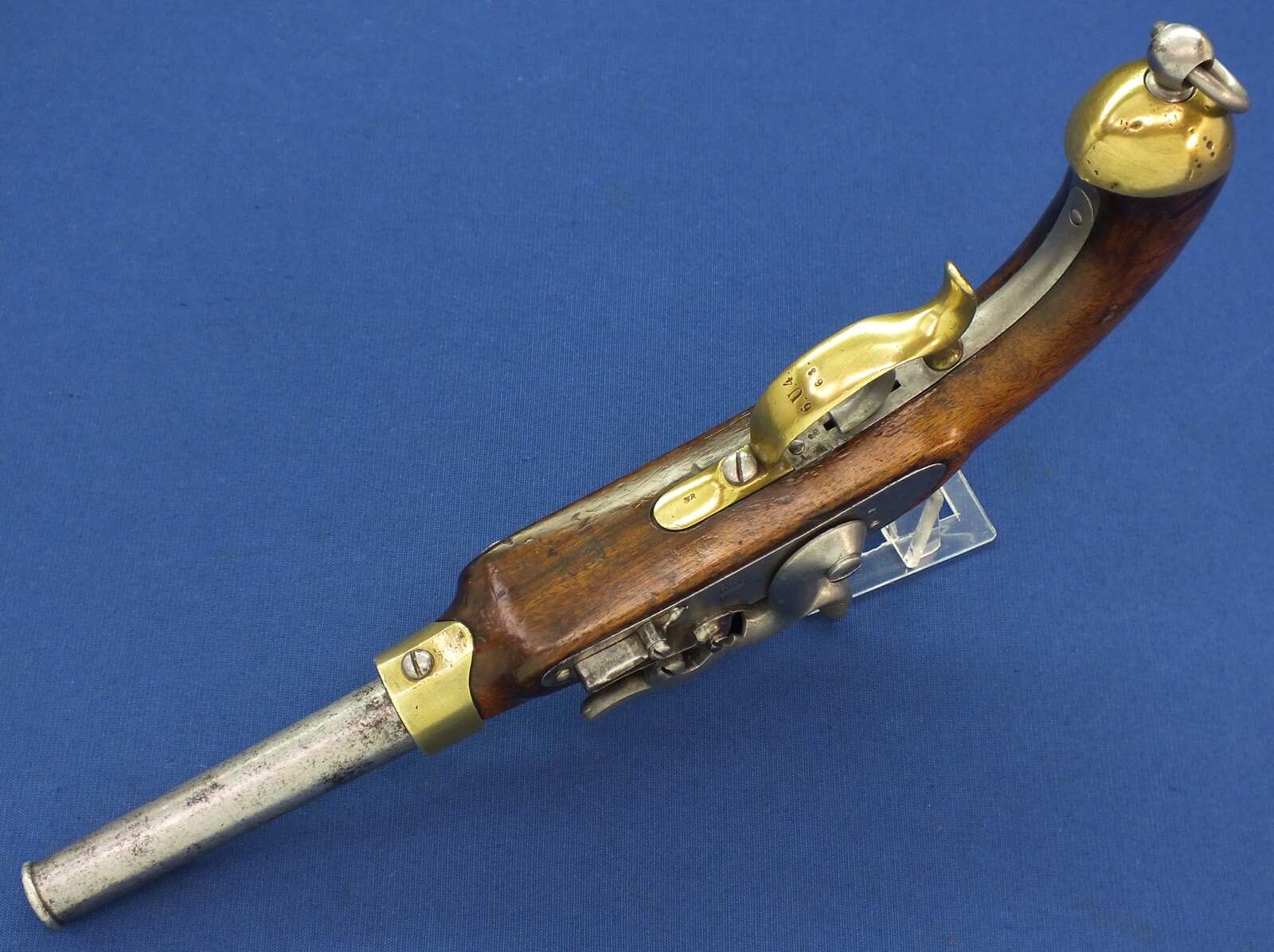 An antique German Prussian Model 1850 Cavalry percussion Pistol, lock marked SUHL V.C.S. Caliber 15mm, length 39cm. In good/very good condition. Price 1.450 euro.