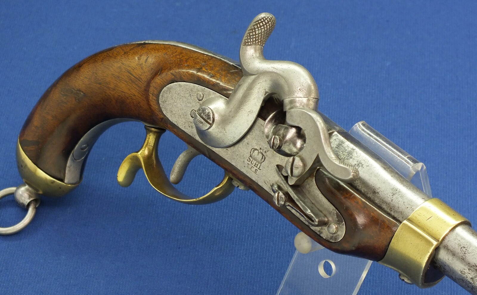 An antique German Prussian Model 1850 Cavalry percussion Pistol, lock marked SUHL V.C.S. Caliber 15mm, length 39cm. In good/very good condition. Price 1.450 euro.