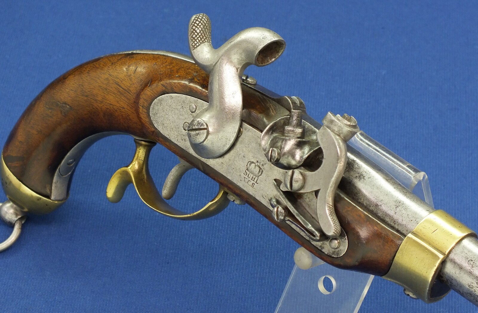 An antique German Prussian Model 1850 Cavalry percussion Pistol, lock marked SUHL V.C.S. Caliber 15mm, length 39cm. In good/very good condition. Price 1.450 euro.