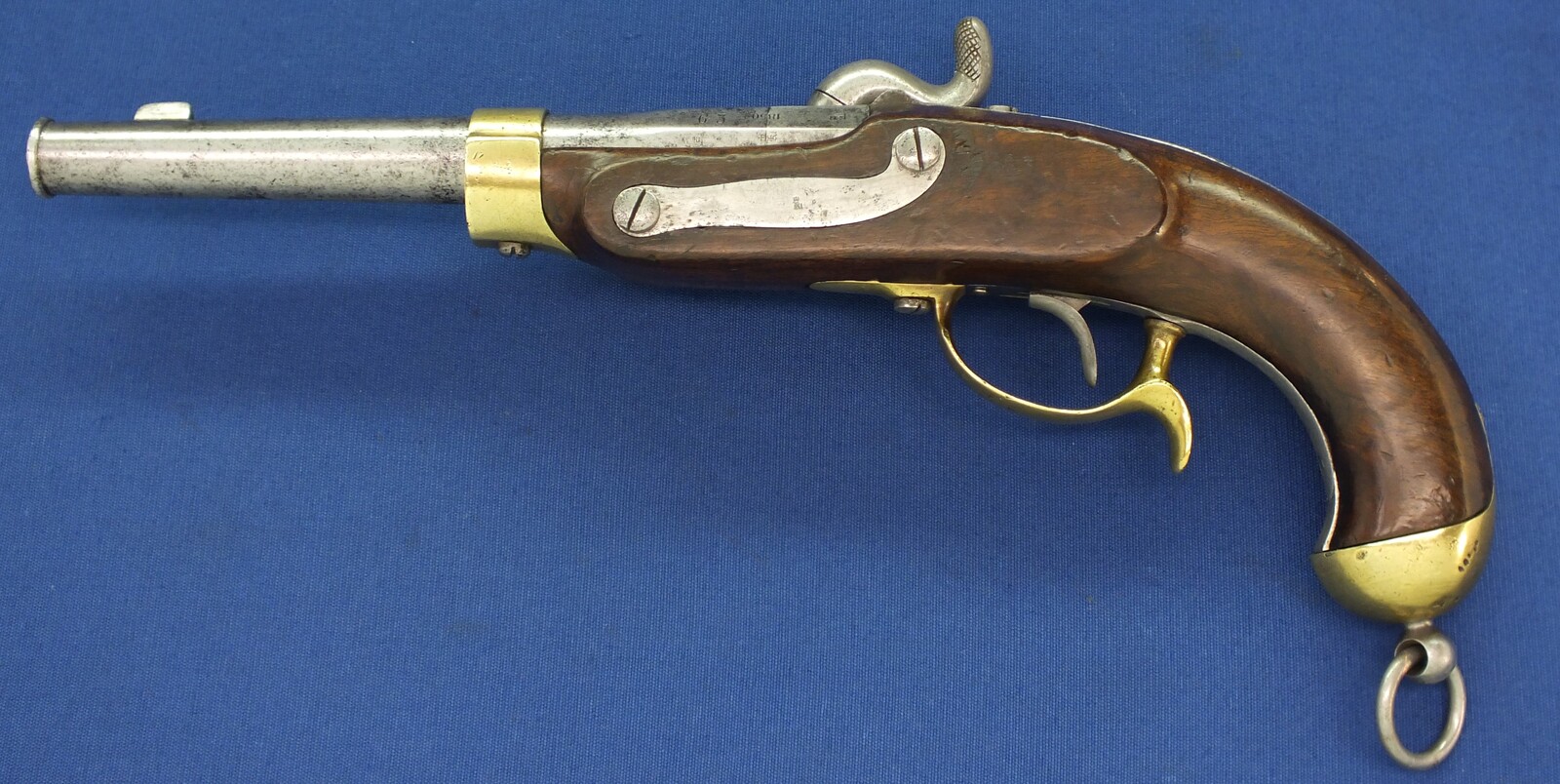 An antique German Prussian Model 1850 Cavalry percussion Pistol, lock marked SUHL V.C.S. Caliber 15mm, length 39cm. In good/very good condition. Price 1.450 euro.