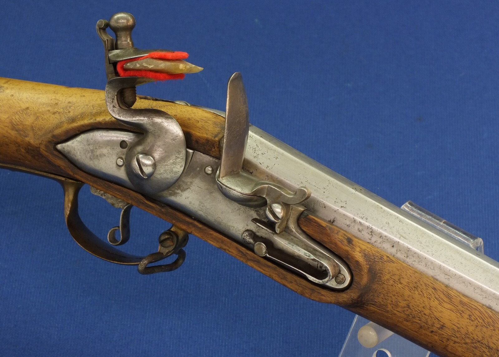 An antique German/Swiss Flintlock musket late 18th century. Caliber 18mm, barrel 108cm. Bronze mounts. Lock and barrel with Suhl markings. Length 146cm. In very good condition. Price 1.350 euro