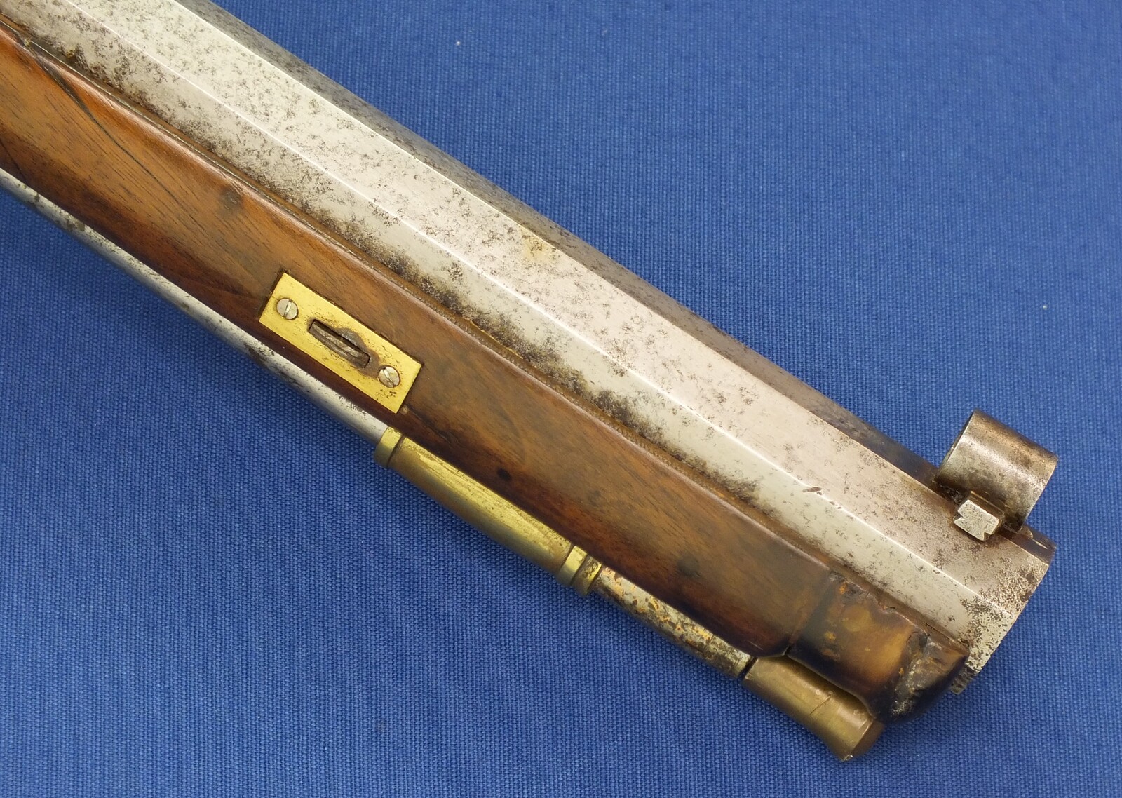 An antique heavy German or Swiss percussion Stutzer/target Rifle. Caliber 10mm. 85,5cm Octagon Barrel. Length 124cm. In good condition. Price 950 euro.