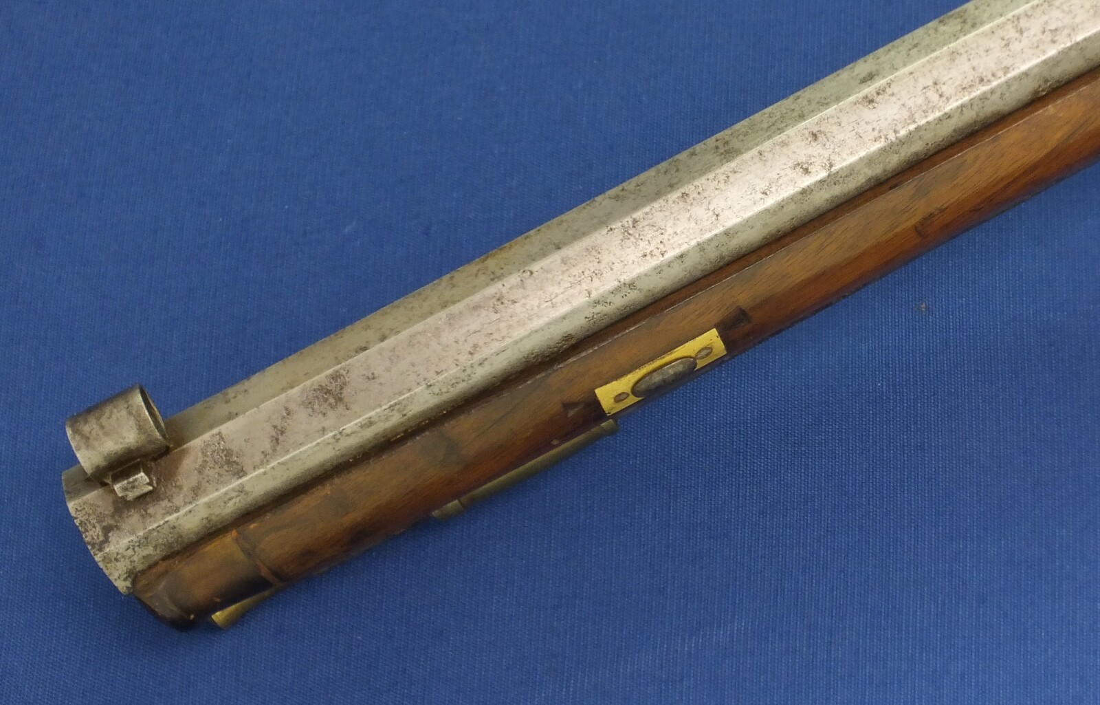 An antique heavy German or Swiss percussion Stutzer/target Rifle. Caliber 10mm. 85,5cm Octagon Barrel. Length 124cm. In good condition. Price 950 euro.