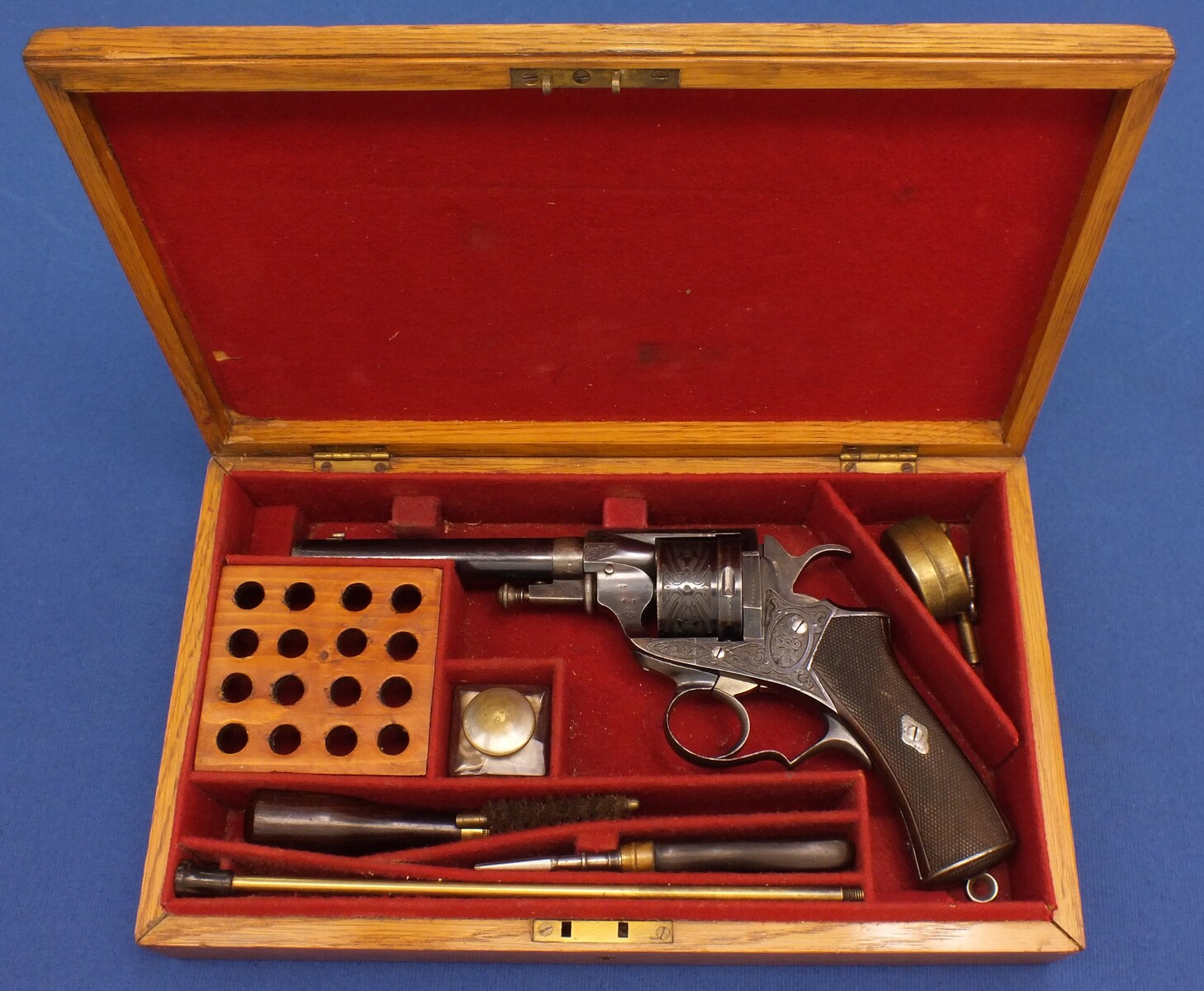 An antique Oak cased Liege made engraved Perrin Model 1865 Single and double action 6 shot Revolver. Caliber 11mm Perrin. Length 31,5cm. In very good condition.