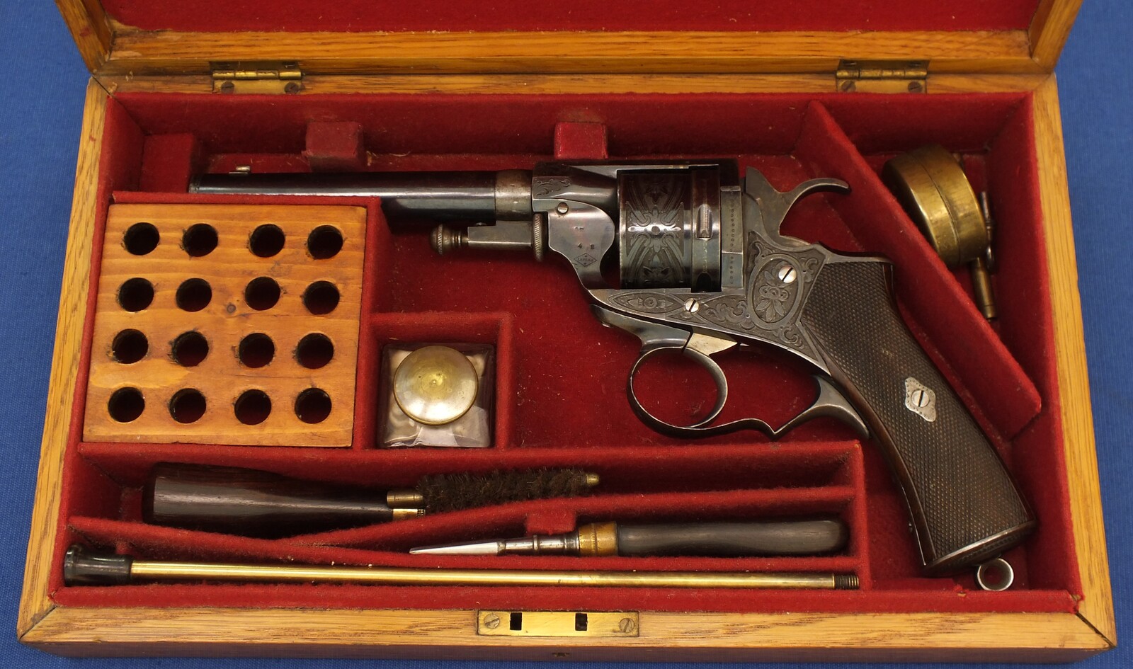 An antique Oak cased Liege made engraved Perrin Model 1865 Single and double action 6 shot Revolver. Caliber 11mm Perrin. Length 31,5cm. In very good condition.