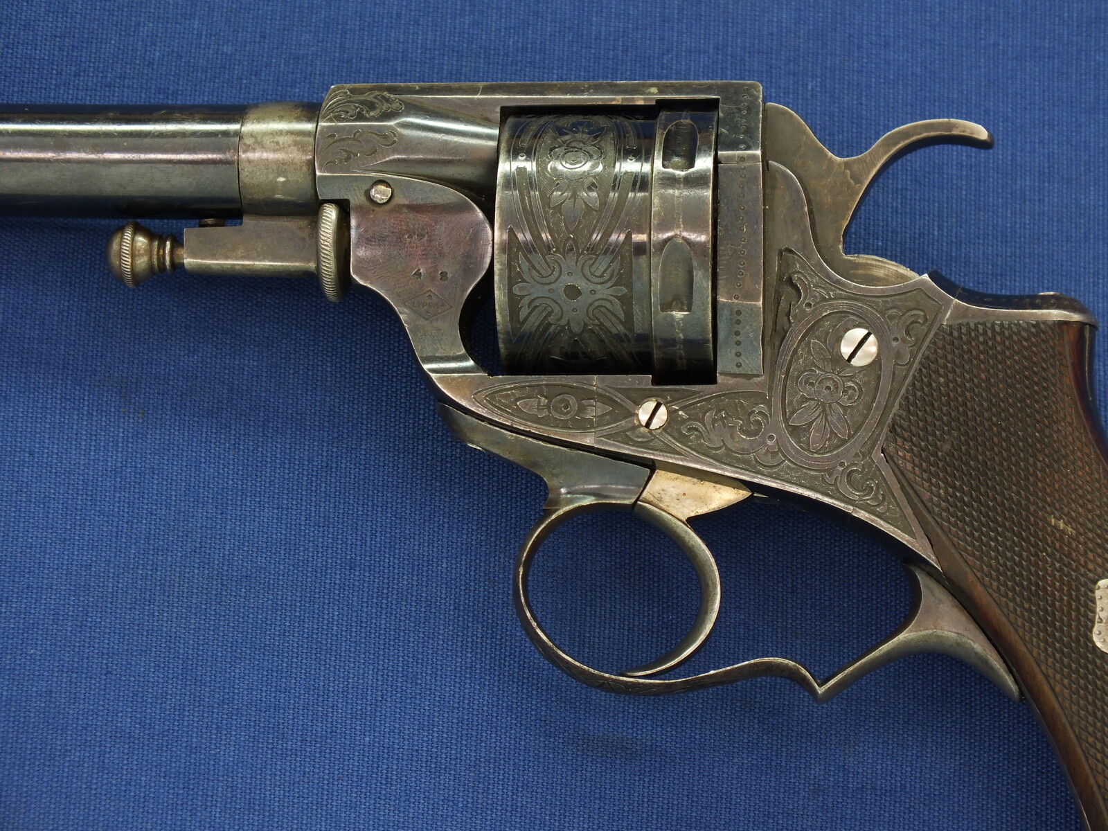 An antique Oak cased Liege made engraved Perrin Model 1865 Single and double action 6 shot Revolver. Caliber 11mm Perrin. Length 31,5cm. In very good condition.