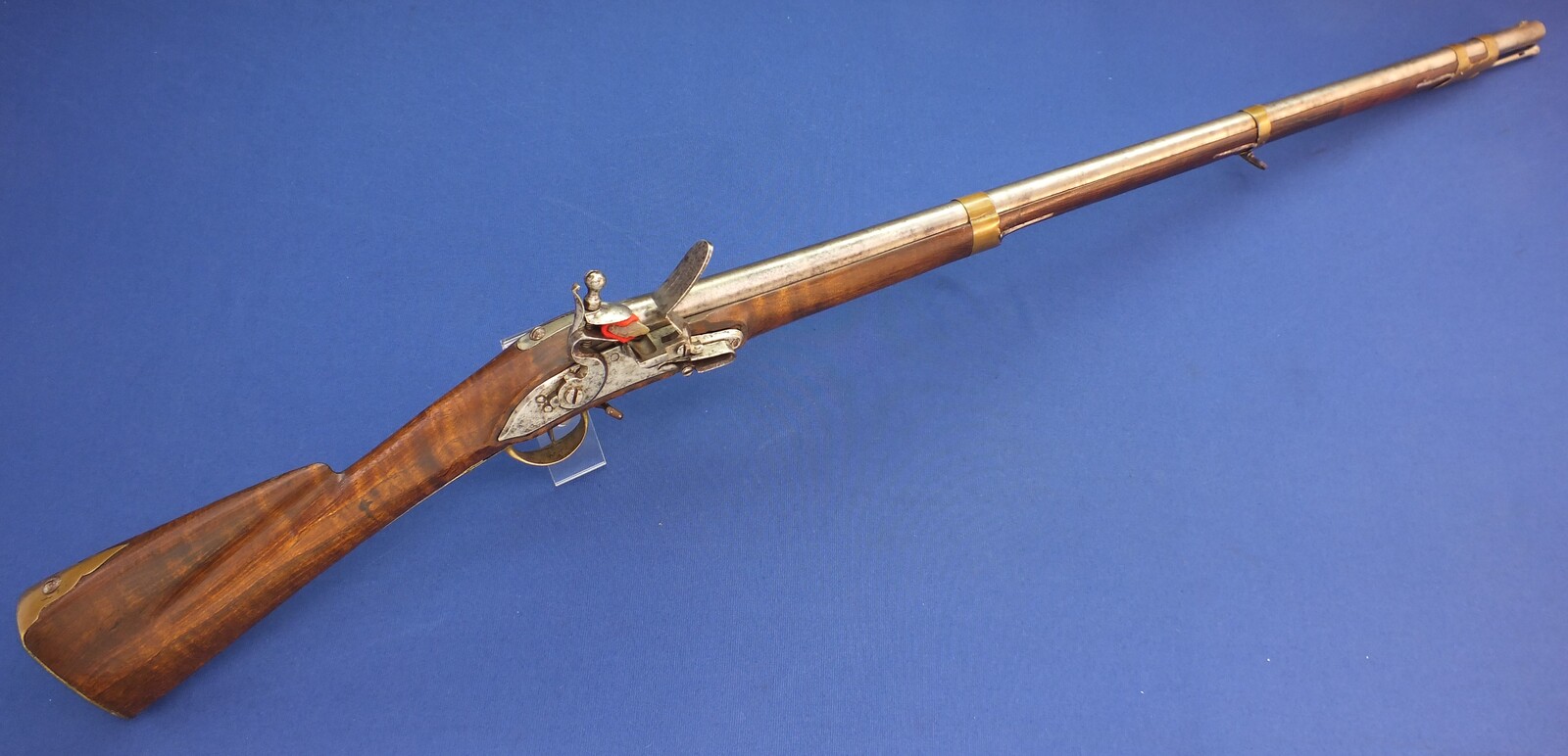 An antique probably Swiss Flintlock Musket, circa 1800, caliber 18 mm, length 141 cm, in very good condition. Price 1.200 euro