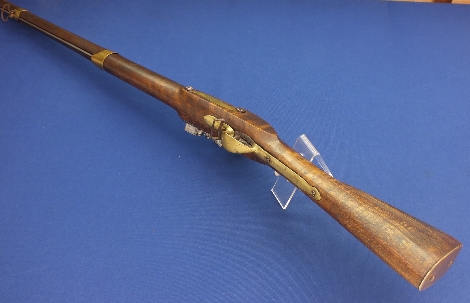 An antique probably Swiss Flintlock Musket, circa 1800, caliber 18 mm, length 141 cm, in very good condition. Price 1.200 euro