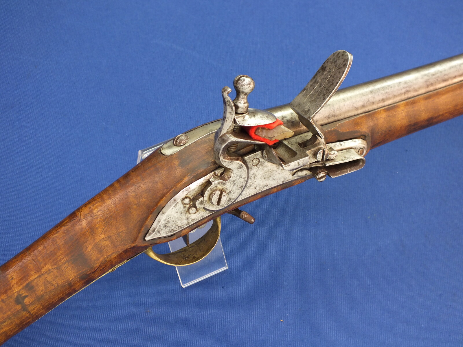 An antique probably Swiss Flintlock Musket, circa 1800, caliber 18 mm, length 141 cm, in very good condition. Price 1.200 euro