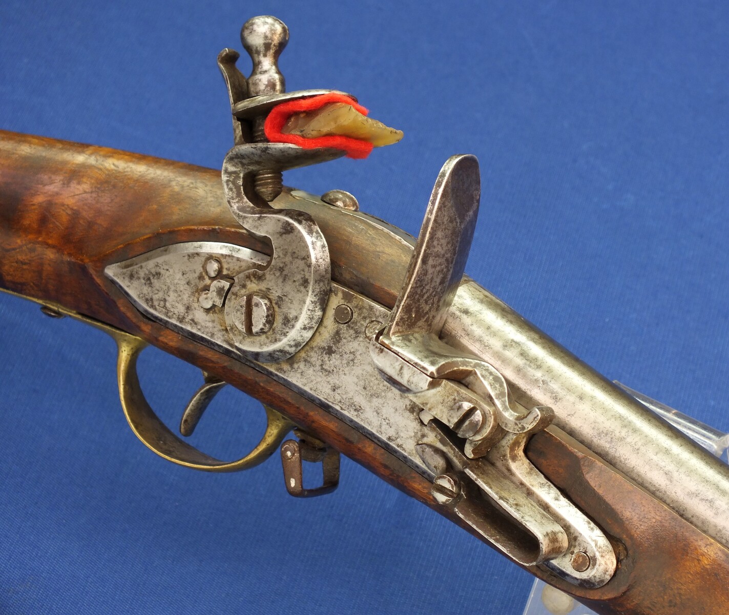 An antique probably Swiss Flintlock Musket, circa 1800, caliber 18 mm, length 141 cm, in very good condition. Price 1.200 euro