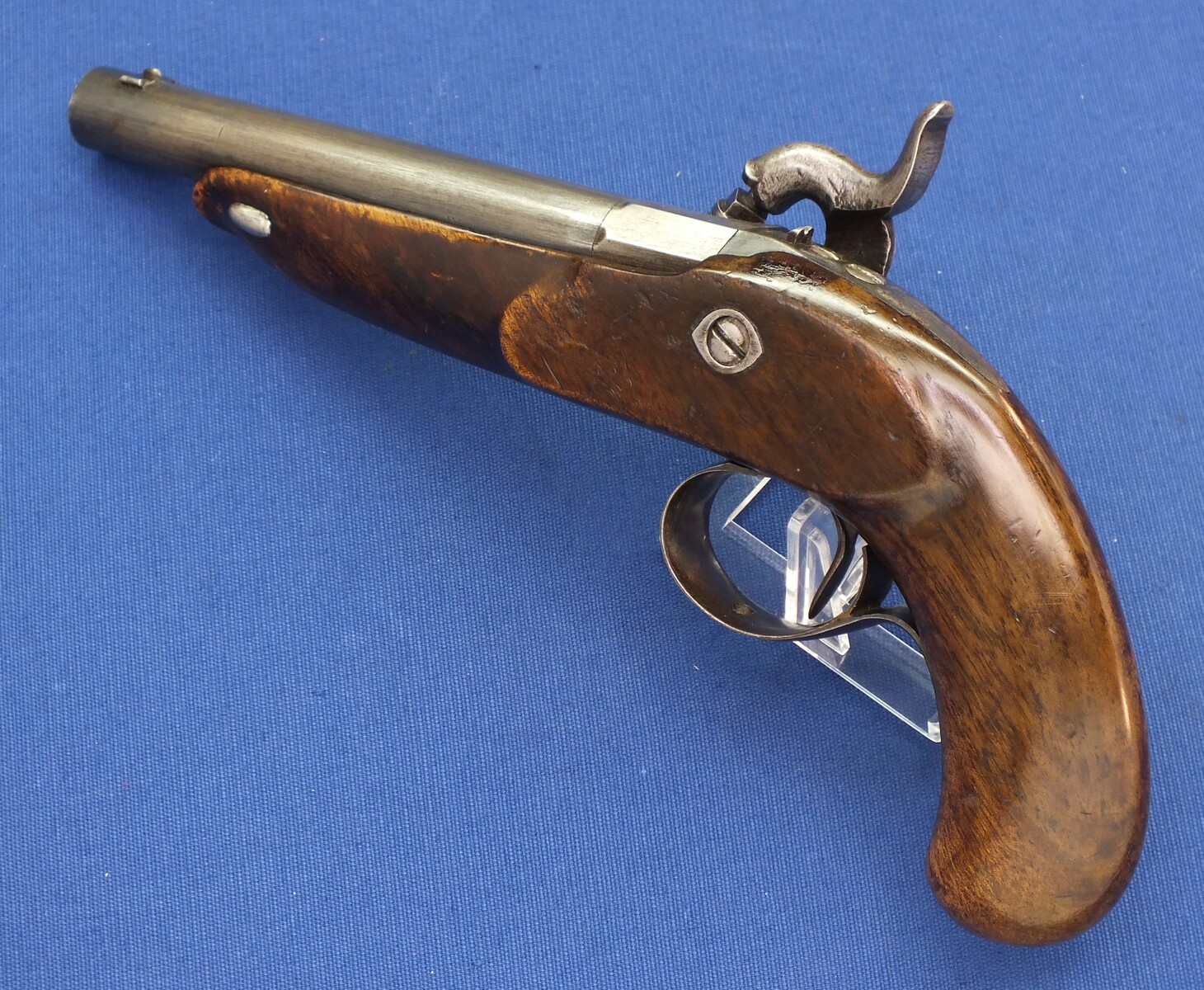 An antique probably Swiss Percussion Pistol with a very rare lock sytem, caliber 10 mm rifled, length 28 cm, adjustable rear-sight, in very good condition. Price 550 euro