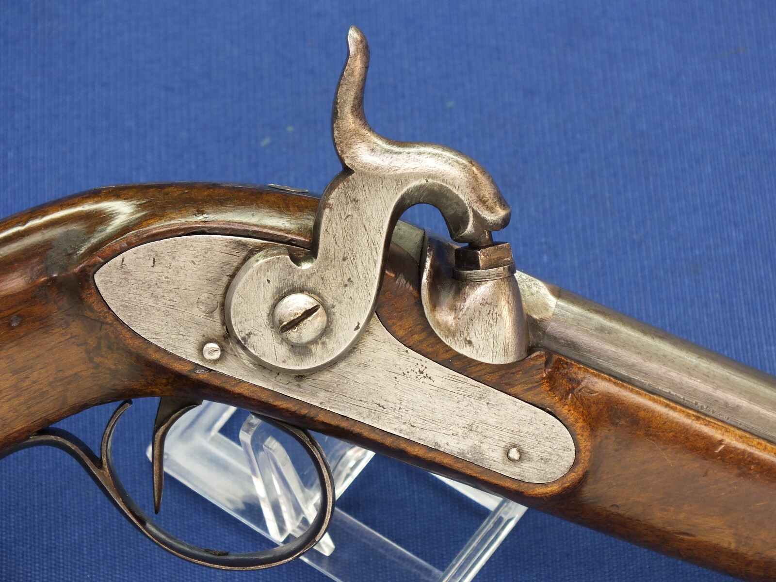 An antique probably Swiss Percussion Pistol with a very rare lock sytem, caliber 10 mm rifled, length 28 cm, adjustable rear-sight, in very good condition. Price 550 euro