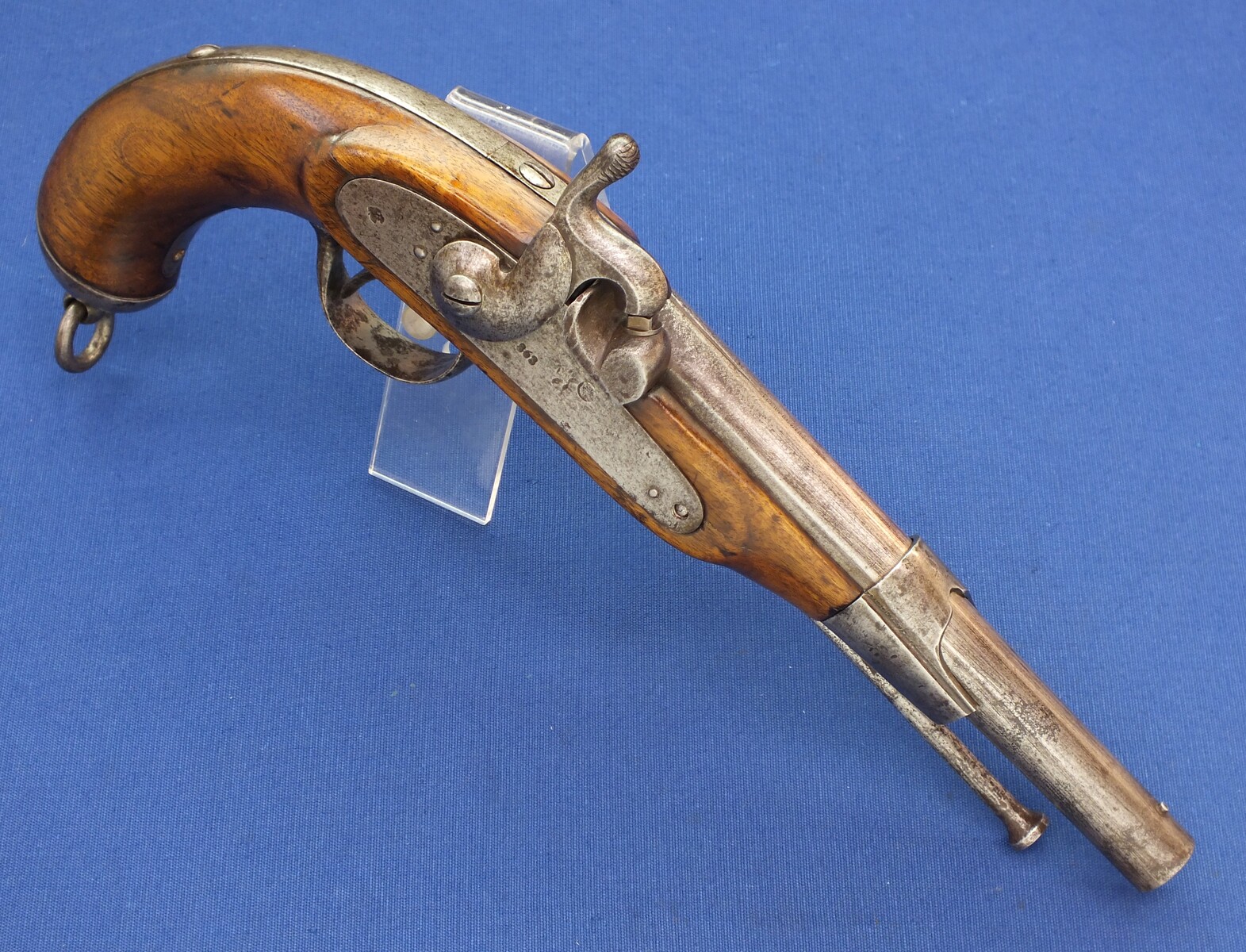 An antique shortened Austrian Lorenz Cavalry Pistol Model 1859, signed FRED FRUWIRTH, caliber 13.8 mm, Barrel 22cm. length 38 cm. In very good condition. Price 575 euro