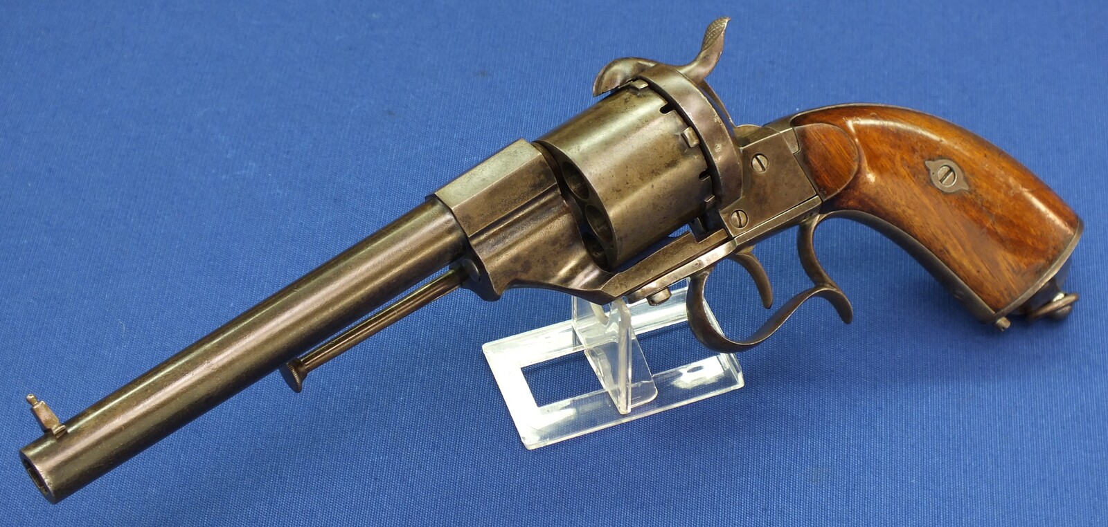 An antique Spanish Lefaucheux type model 1854 Single Action 6 shot 12mm Pinfire Revolver by: ORBEA HERMANOS EIBAR. Length 33cm. In very good condition. Price 795 euro.