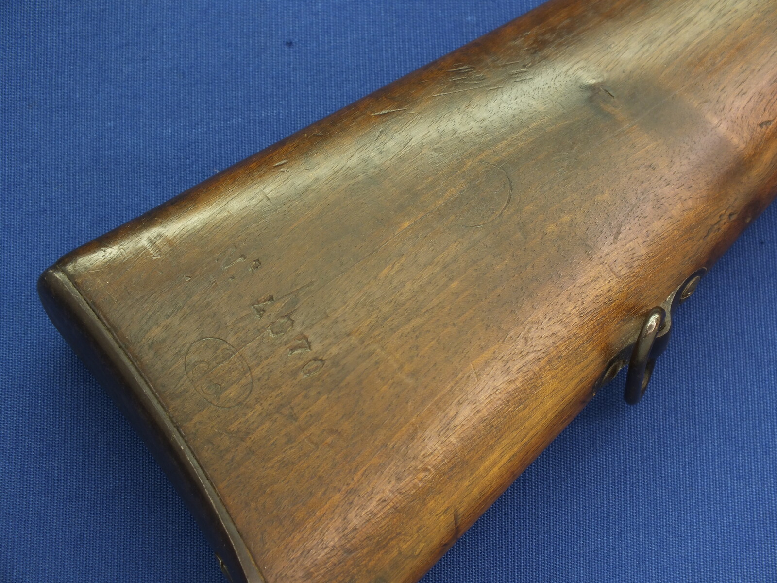 An antique Spanish Remington Rolling Block Infantry Rifle Model 1871-89 with Bayonet. Caliber 11,4X58R Spanish Reformado. Length 132cm. In very good/near mint condition. Price 1.650 euro.