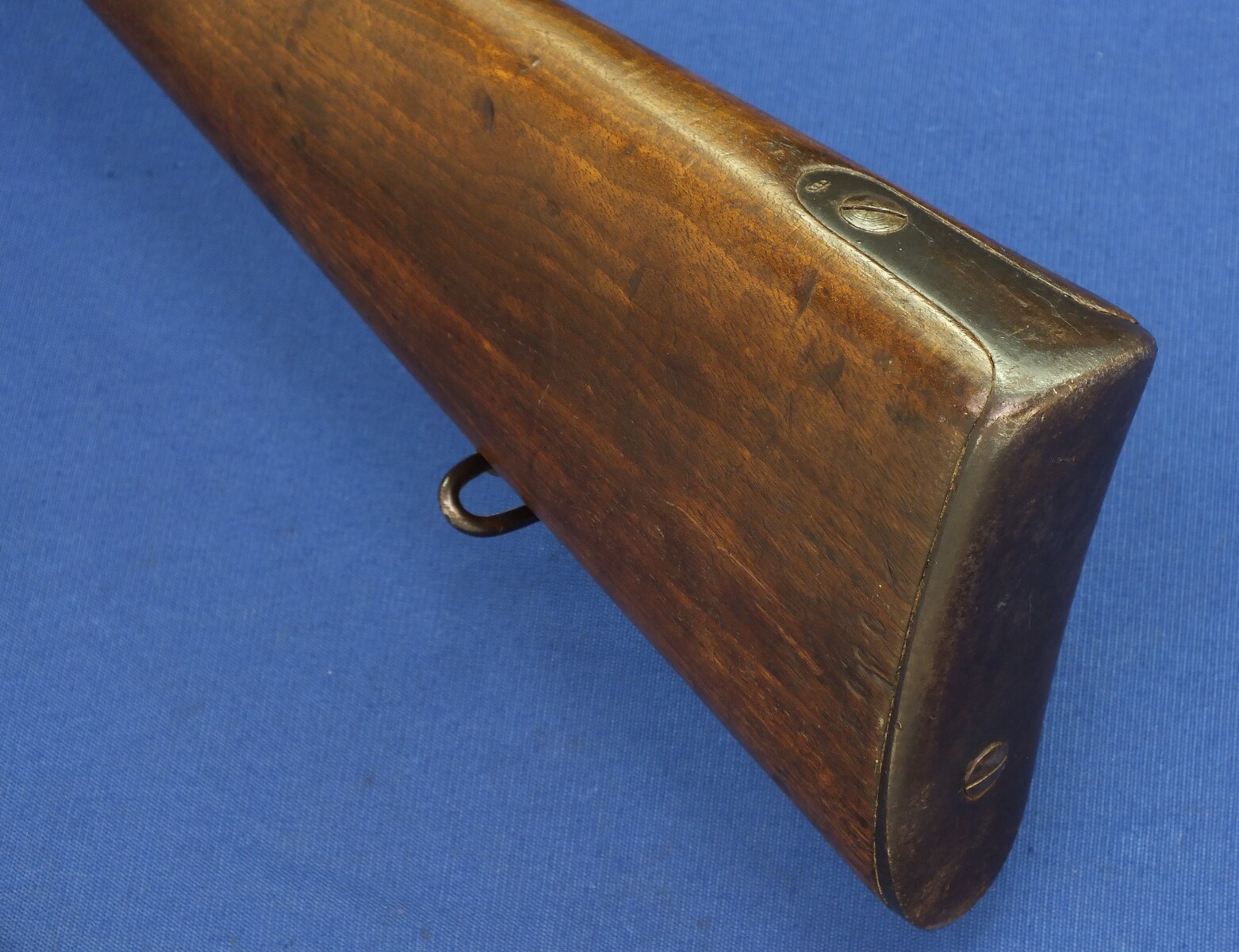 An antique Spanish Remington Rolling Block Infantry Rifle Model 1871-89 with Bayonet. Caliber 11,4X58R Spanish Reformado. Length 132cm. In very good/near mint condition. Price 1.650 euro.