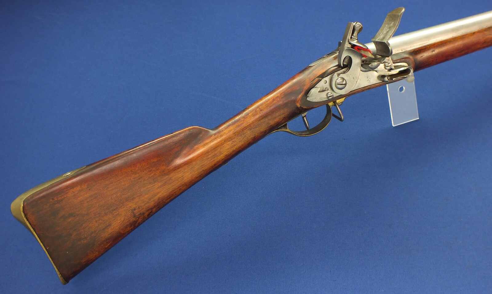 An antique Swedish Military model 1826 Flintlock Musket by Carl Gustaf. Caliber 18mm, length 132cm. Barrel 89cm. In very good condition. Price 1.450 euro.