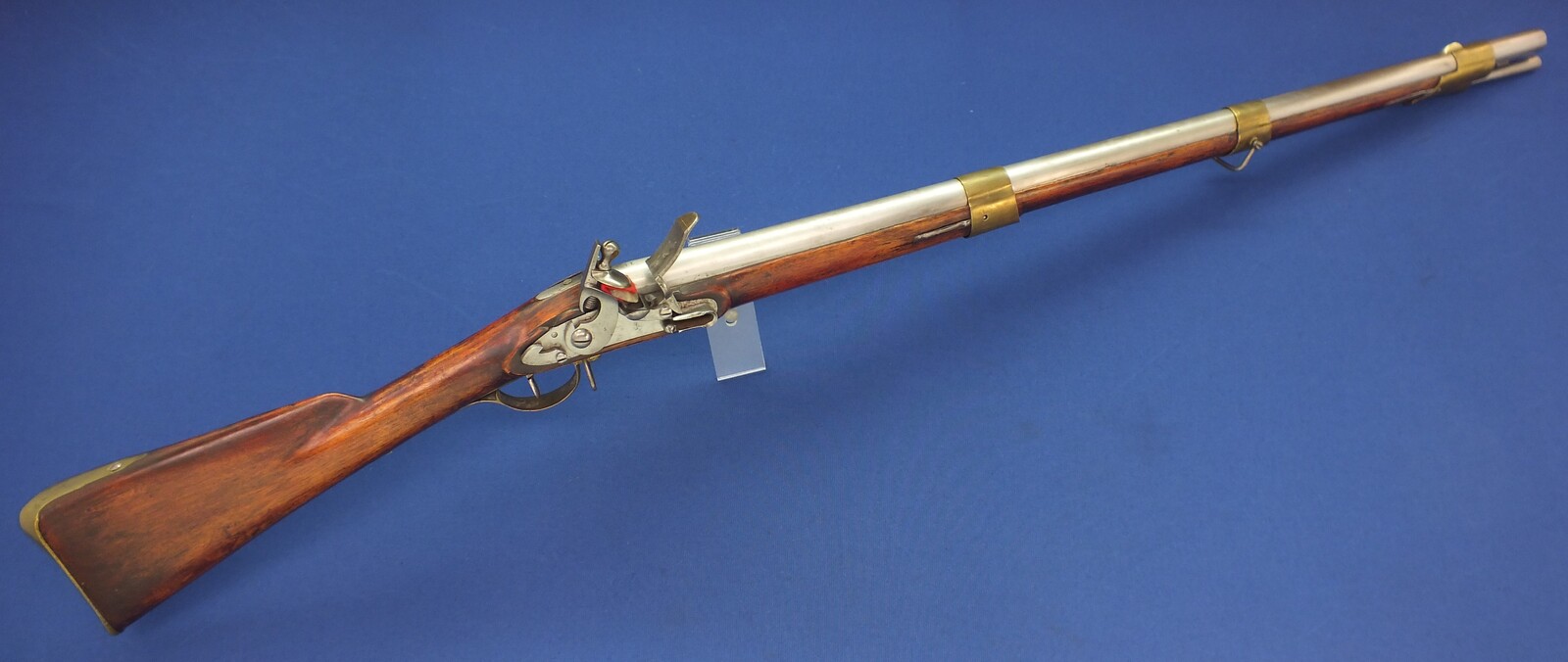 An antique Swedish Military model 1826 Flintlock Musket by Carl Gustaf. Caliber 18mm, length 132cm. Barrel 89cm. In very good condition. Price 1.450 euro.