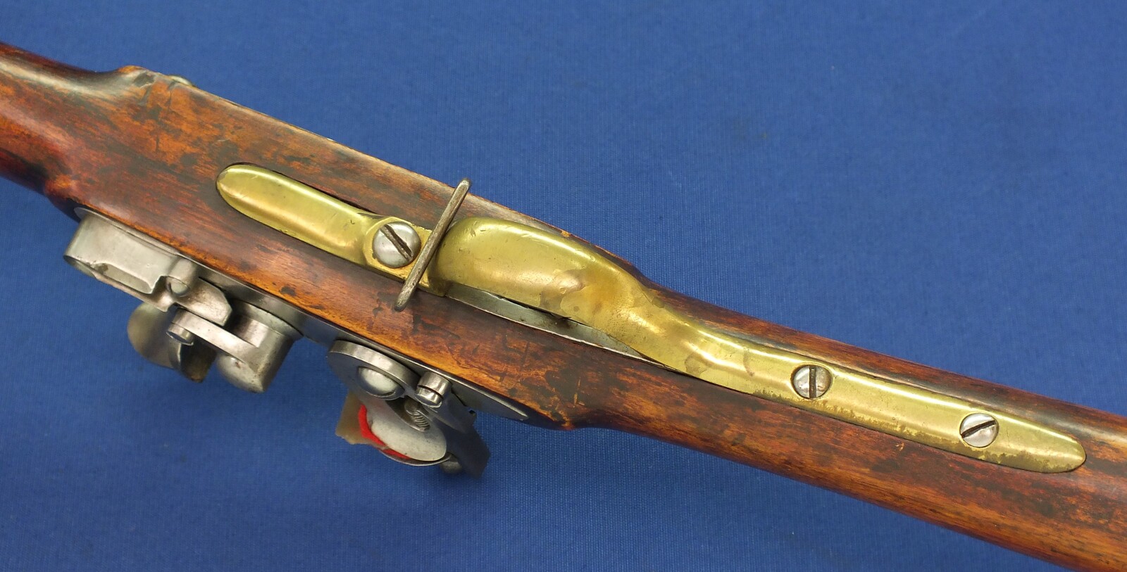 An antique Swedish Military model 1826 Flintlock Musket by Carl Gustaf. Caliber 18mm, length 132cm. Barrel 89cm. In very good condition. Price 1.450 euro.