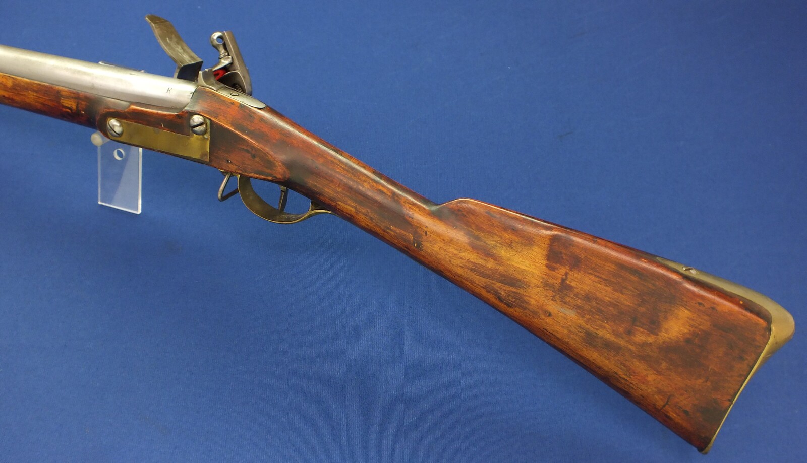 An antique Swedish Military model 1826 Flintlock Musket by Carl Gustaf. Caliber 18mm, length 132cm. Barrel 89cm. In very good condition. Price 1.650 euro.