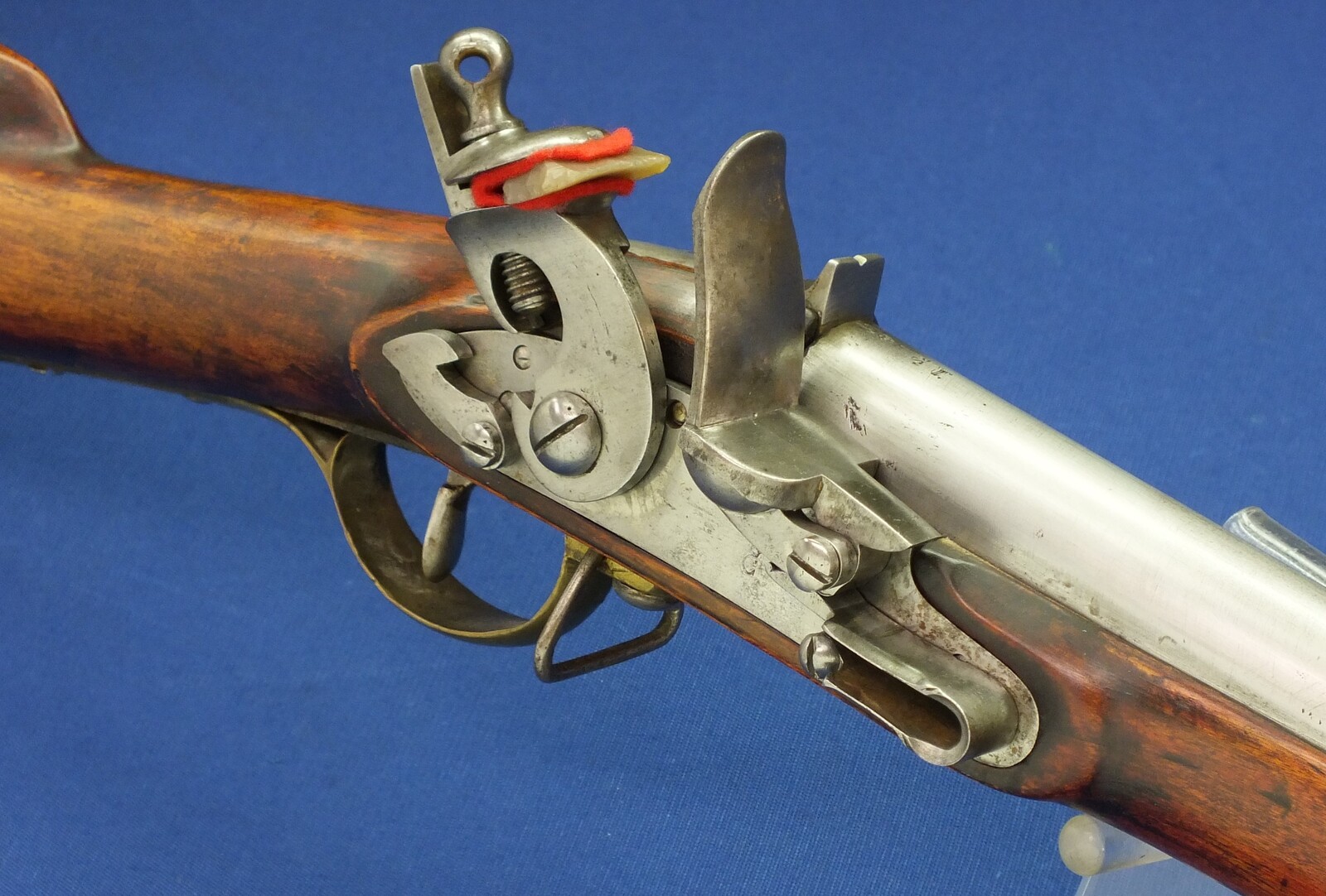 An antique Swedish Military model 1826 Flintlock Musket by Carl Gustaf. Caliber 18mm, length 132cm. Barrel 89cm. In very good condition. Price 1.650 euro.