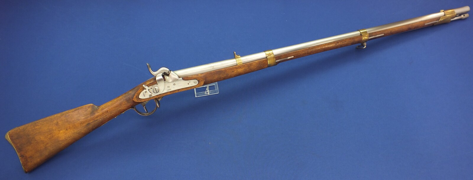 An antique Swedish Military Model 1845-54 Percussion Musket for Minié bullet. Made by Huskvarna 1845. Caliber 18,5mm, length 147cm. In near mint condition. Price 1.550 euro