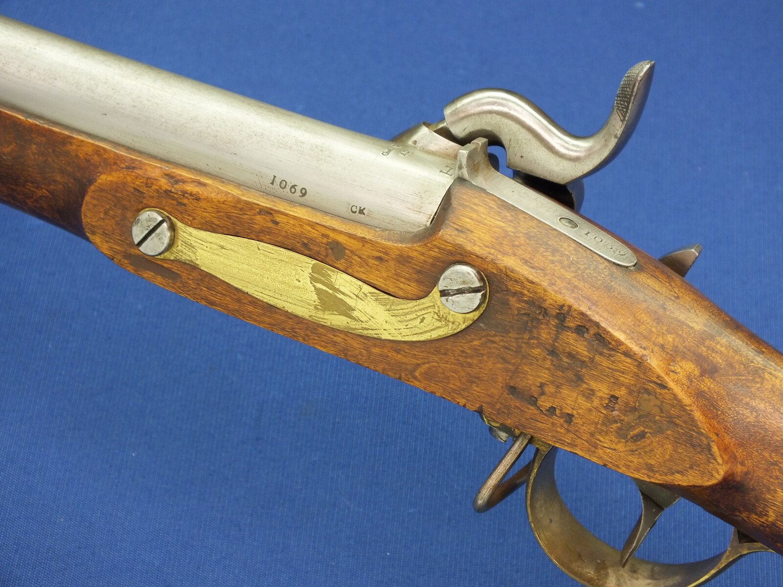 An antique Swedish Military Model 1845-54 Percussion Musket for Minié bullet. Made by Huskvarna 1845. Caliber 18,5mm, length 147cm. In near mint condition. Price 1.550 euro