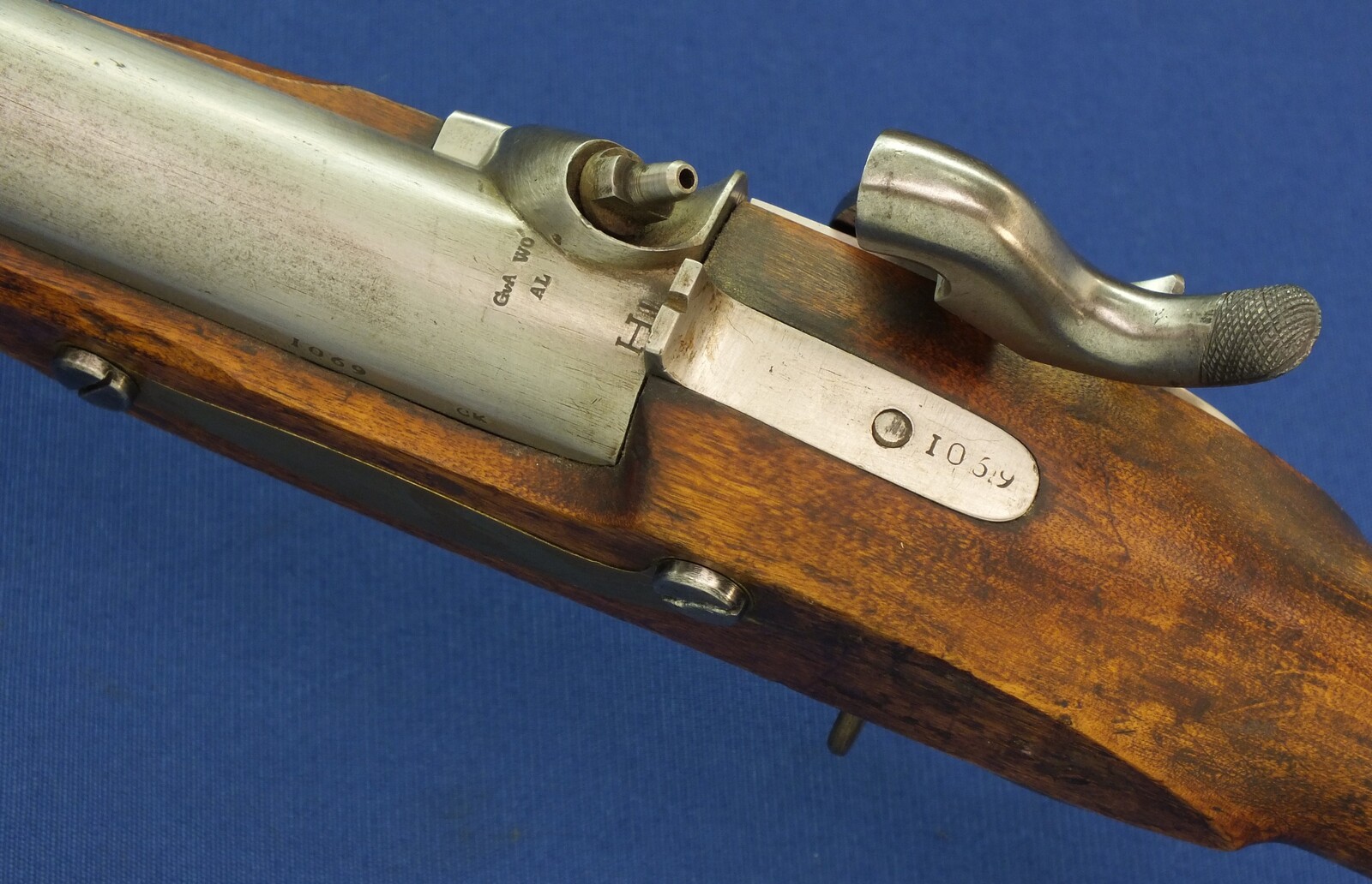 An antique Swedish Military Model 1845-54 Percussion Musket for Minié bullet. Made by Huskvarna 1845. Caliber 18,5mm, length 147cm. In near mint condition. Price 1.550 euro