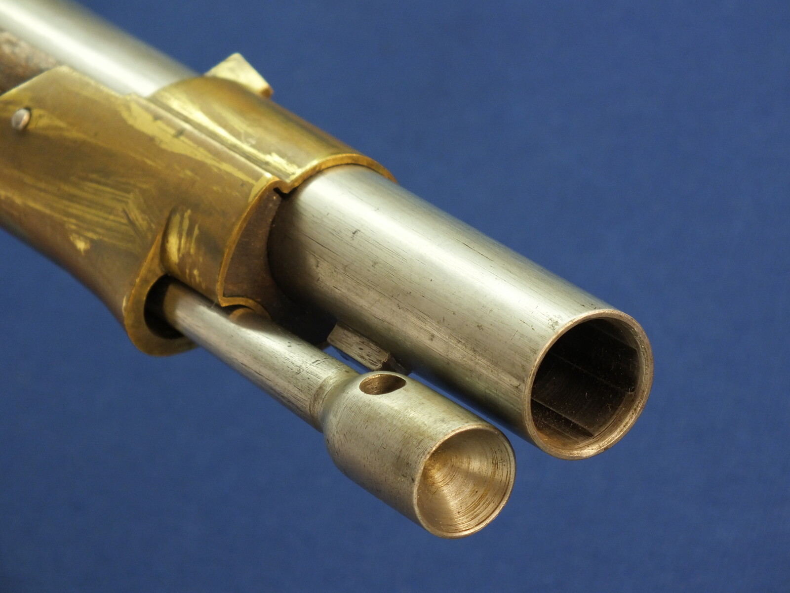 An antique Swedish Military Model 1845-54 Percussion Musket for Minié bullet. Made by Huskvarna 1845. Caliber 18,5mm, length 147cm. In near mint condition. Price 1.550 euro