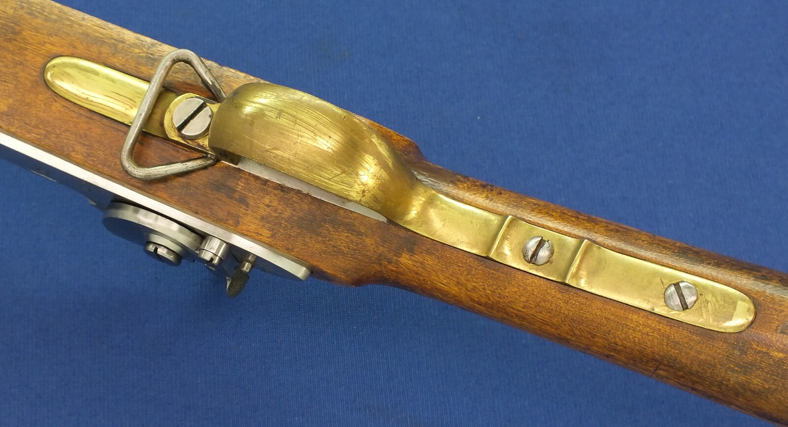 An antique Swedish Military Model 1845-54 Percussion Musket for Minié bullet. Made by Huskvarna 1845. Caliber 18,5mm, length 147cm. In near mint condition. Price 1.550 euro