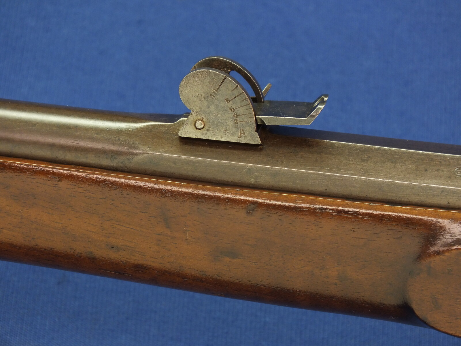 An antique Swiss Infantry percussion Rifle model 1863 by A. Francotte a Liege with Bayonet. Barrel 93cm. Caliber 10,5mm. Length 133cm. In good/very good condition. Price 850 euro