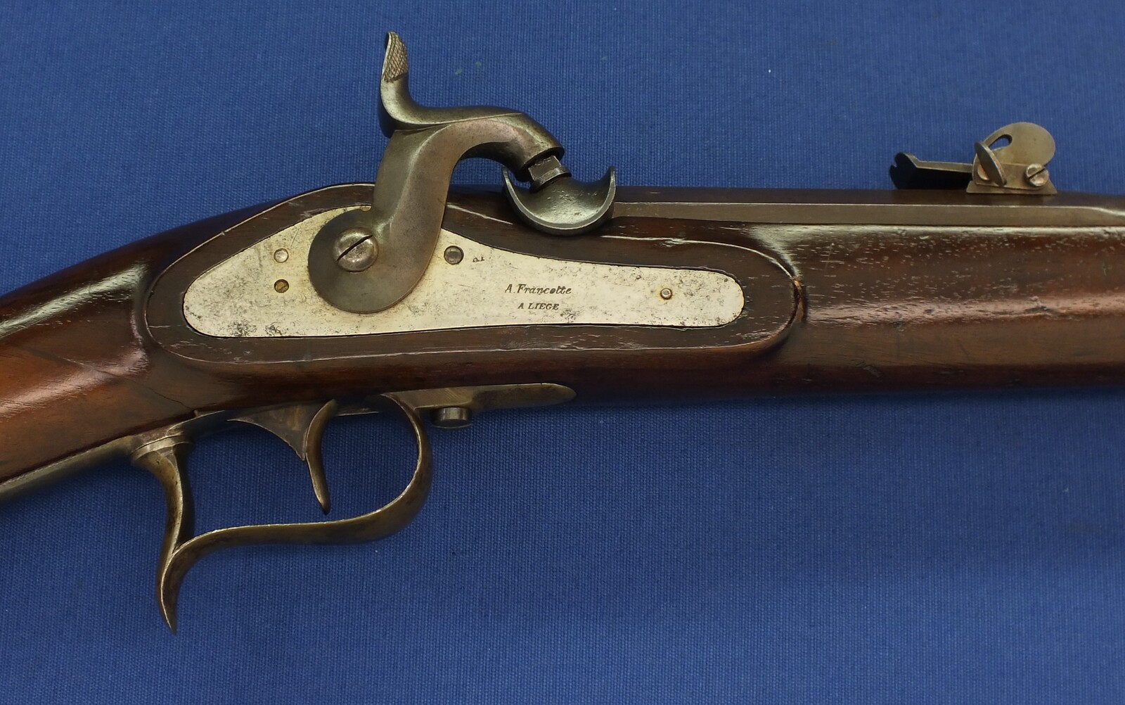 An antique Swiss Infantry percussion Rifle model 1863 by A. Francotte a Liege with Bayonet. Barrel 93cm. Caliber 10,5mm. Length 133cm. In good/very good condition. Price 850 euro