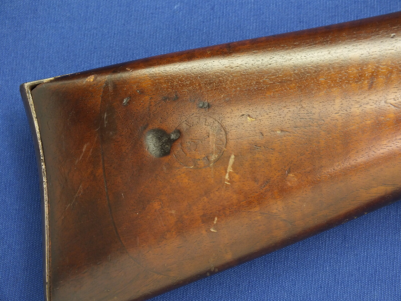 An antique Swiss Infantry percussion Rifle model 1863 by A. Francotte a Liege with Bayonet. Barrel 93cm. Caliber 10,5mm. Length 133cm. In good/very good condition. Price 850 euro