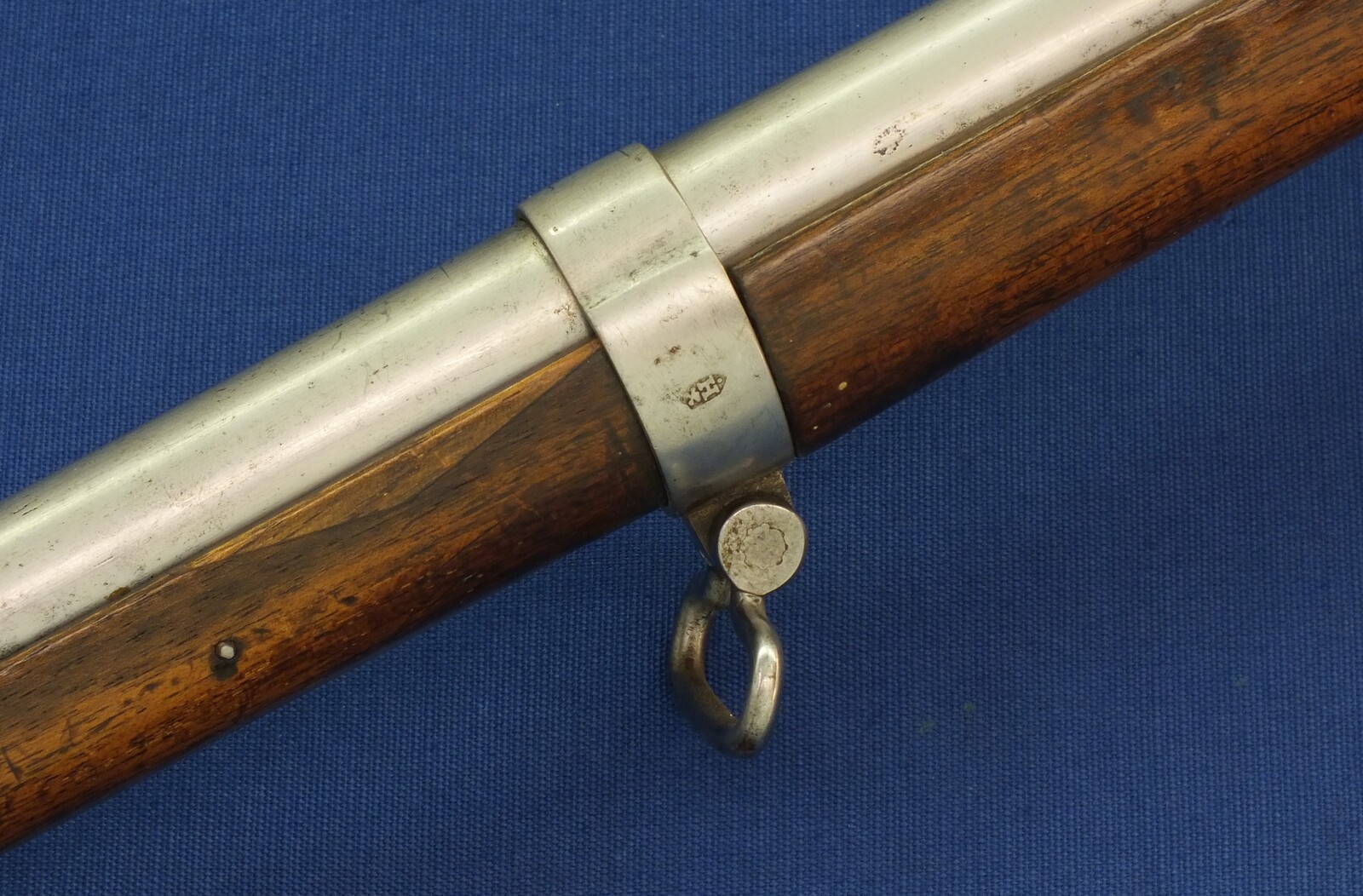 An antique Swiss Infantry Rifle Model 1817 converted in 1842 to Percussion with Bayonet. Caliber 17,5mm smooth. Barrel 108,5cm. Length 148cm. In very good condition. Price 1.350 euro.