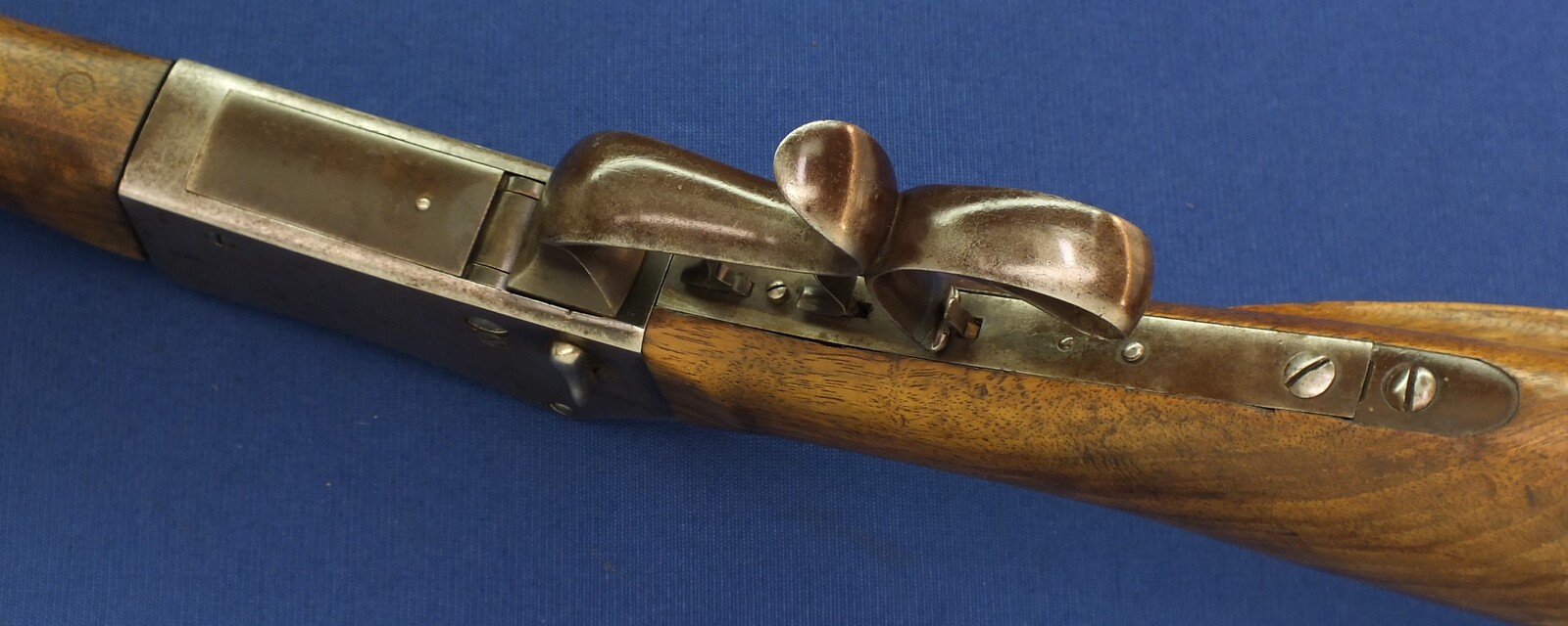 An antique Swiss Martini-Henry breechloading Rifle by J.U. Banziger St. Gallen. Caliber 41 Swiss Rim and Centerfire. 75,5cm barrel. Set-triggers. Length 119cm. In very good condition.