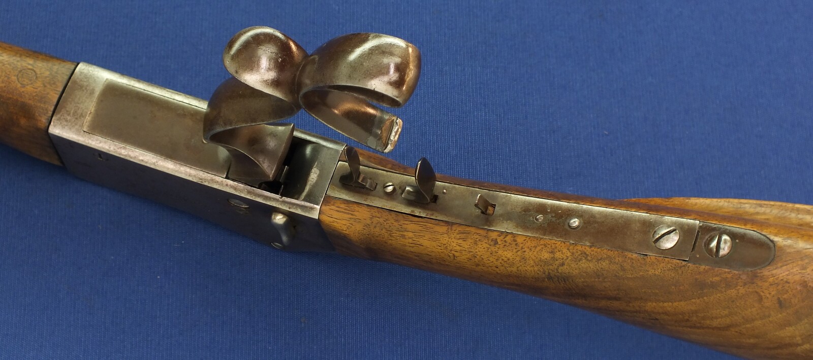 An antique Swiss Martini-Henry breechloading Rifle by J.U. Banziger St. Gallen. Caliber 41 Swiss Rim and Centerfire. 75,5cm barrel. Set-triggers. Length 119cm. In very good condition.