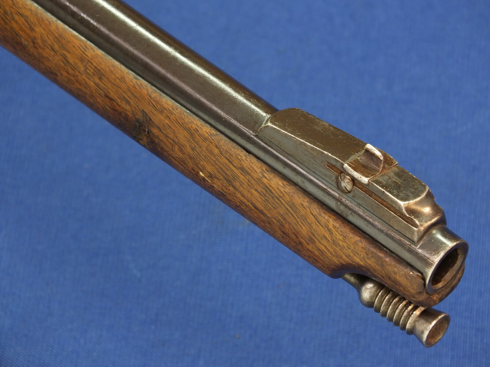 An antique Swiss Martini-Henry breechloading Rifle by J.U. Banziger St. Gallen. Caliber 41 Swiss Rim and Centerfire. 75,5cm barrel. Set-triggers. Length 119cm. In very good condition.