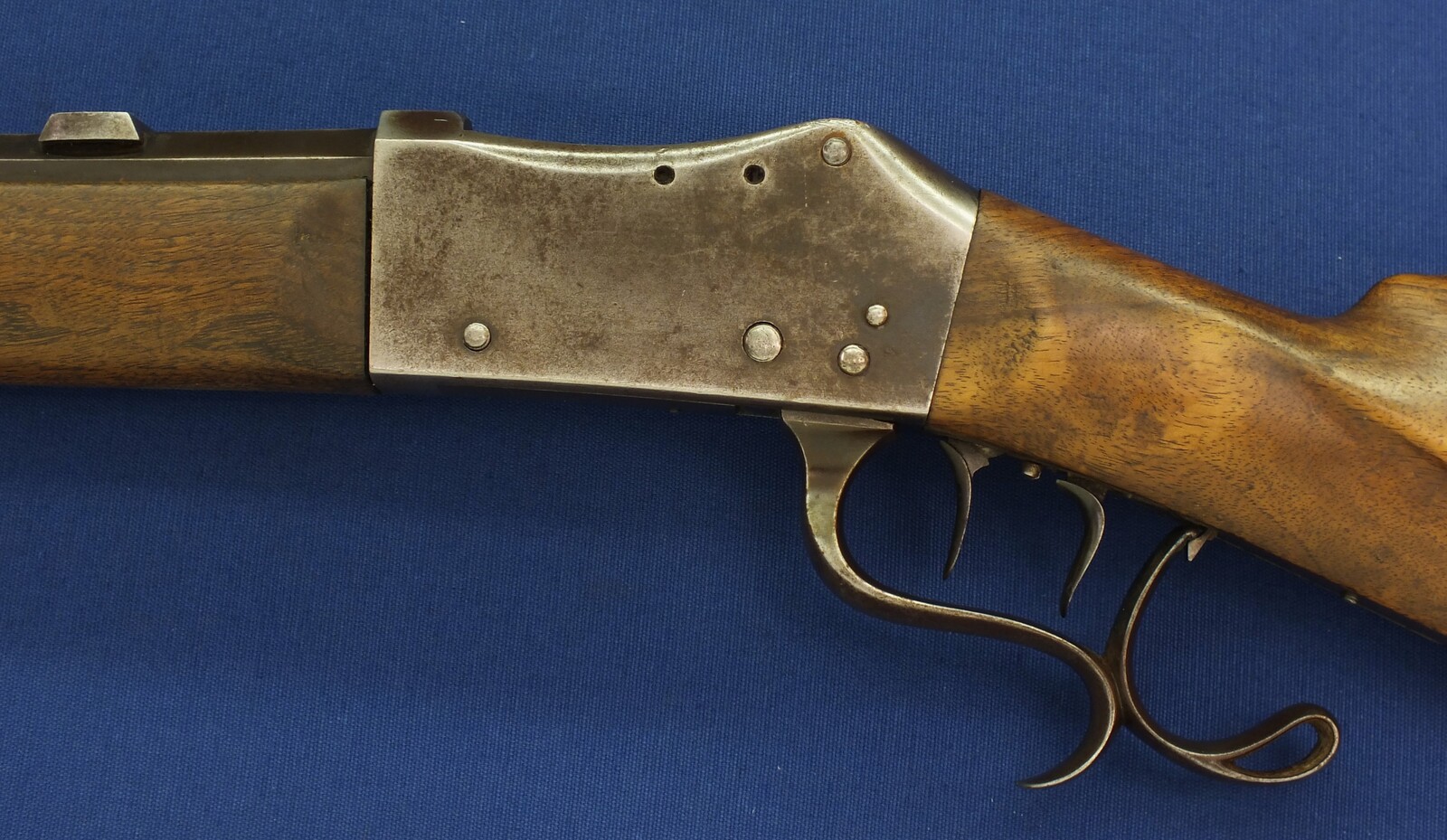 An antique Swiss Martini-Henry breechloading Rifle by J.U. Banziger St. Gallen. Caliber 41 Swiss Rim and Centerfire. 75,5cm barrel. Set-triggers. Length 119cm. In very good condition.