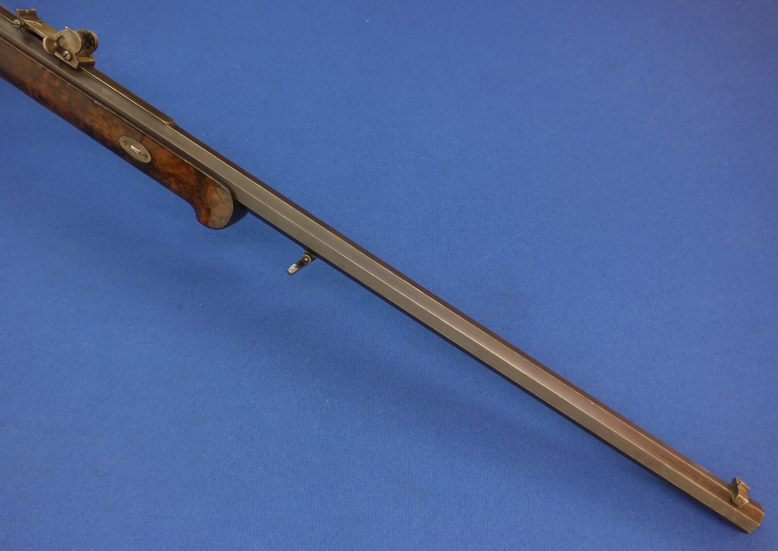 An antique Swiss Martini-Henry Breechloading Target Rifle by Rud. Elmer St. Gallen. Caliber 41 Swiss Rim and Centerfire. Set-triggers. 80cm octagon barrel. Length 128cm. In very good condition. Price 1.150 euro