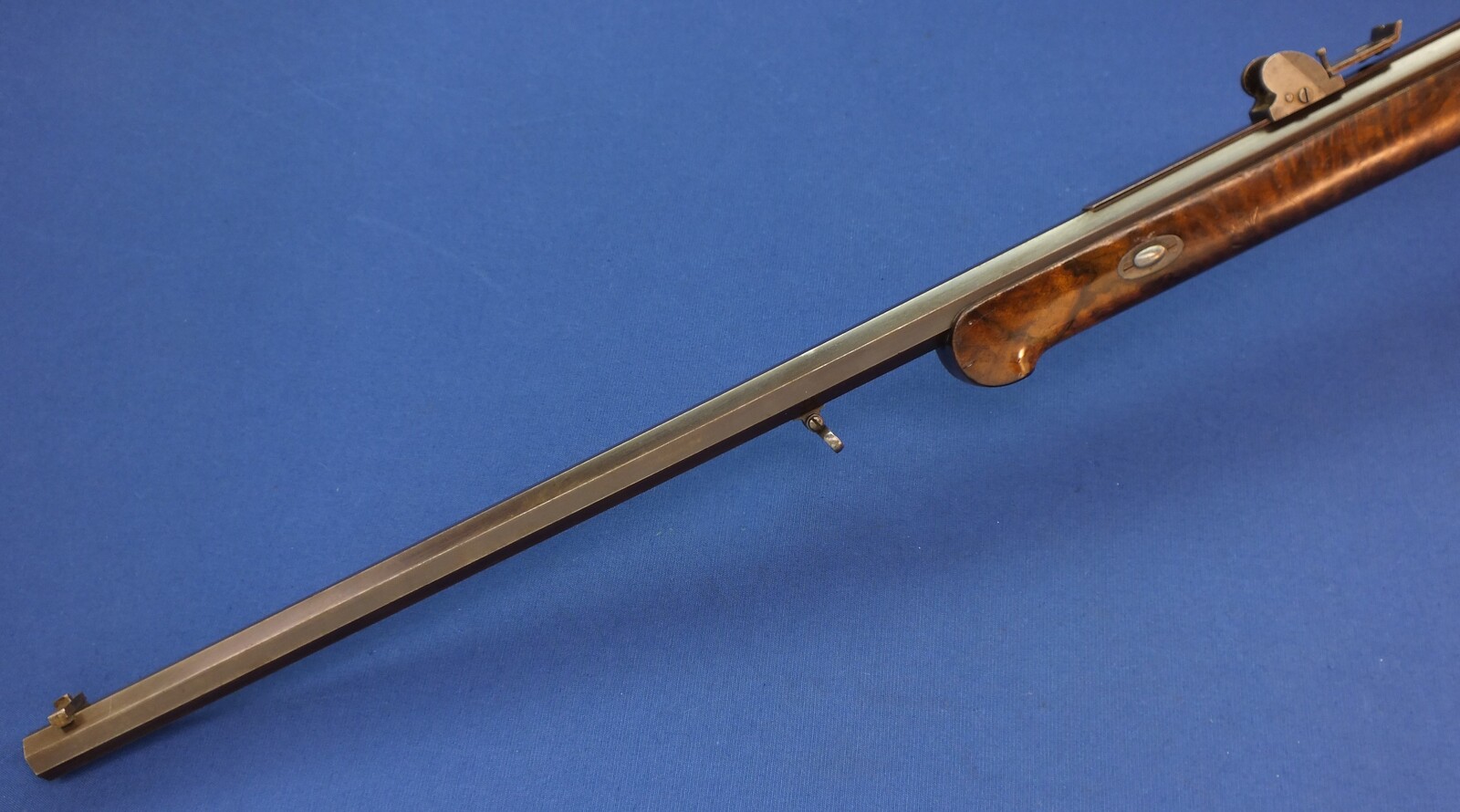 An antique Swiss Martini-Henry Breechloading Target Rifle by Rud. Elmer St. Gallen. Caliber 41 Swiss Rim and Centerfire. Set-triggers. 80cm octagon barrel. Length 128cm. In very good condition. Price 1.150 euro